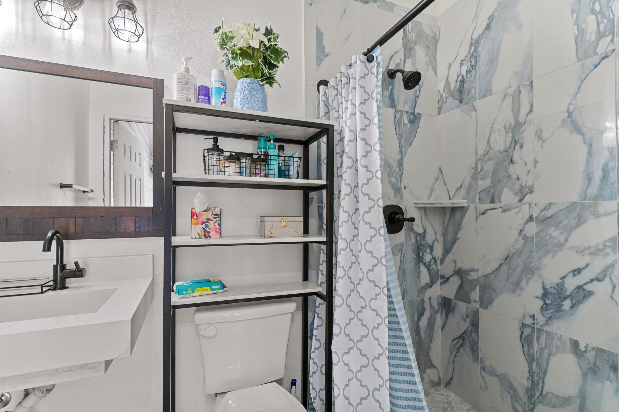 129 Valley Spur, Smithville, TX 78957