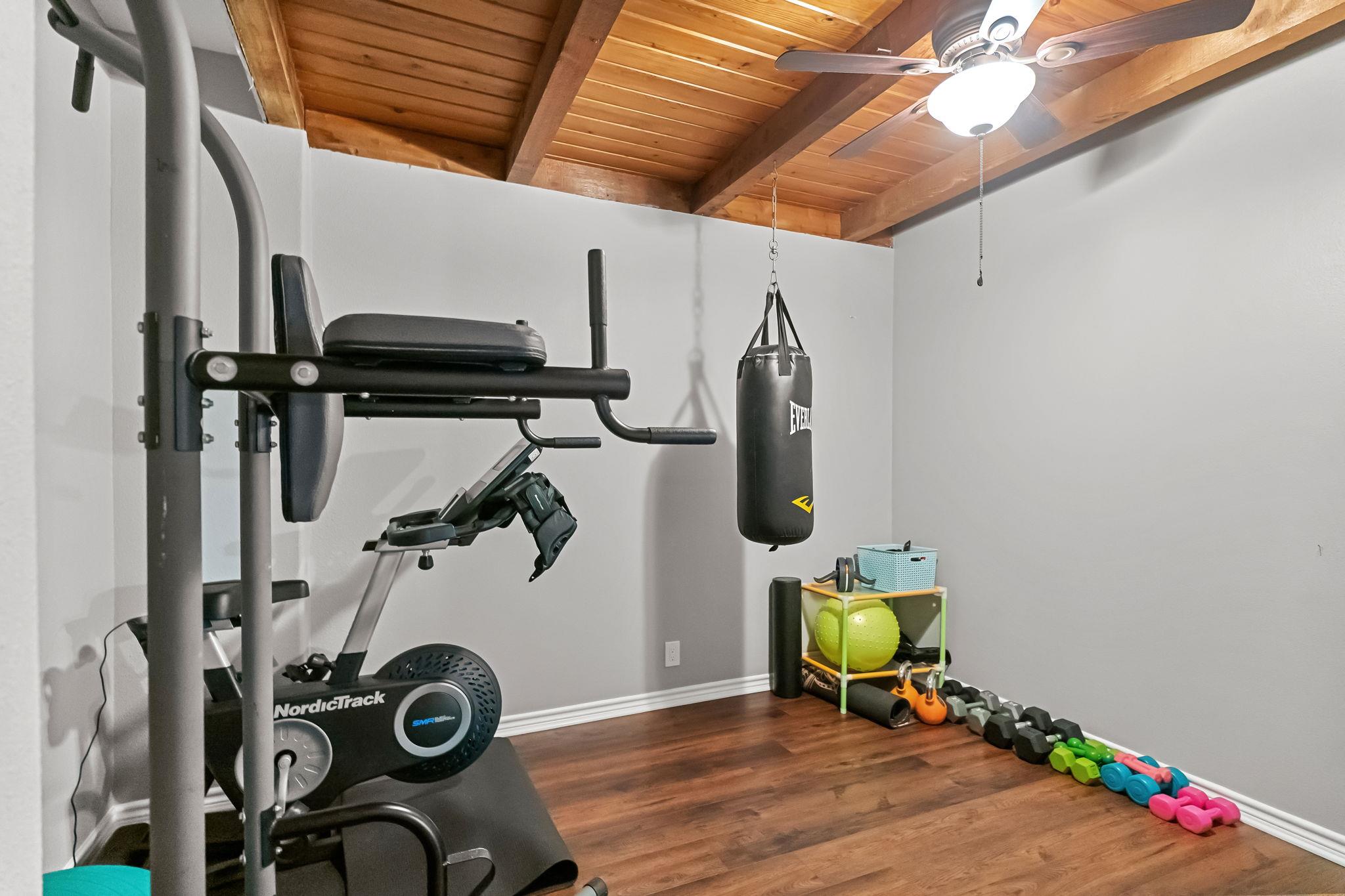 129 Valley Spur, Smithville, TX 78957