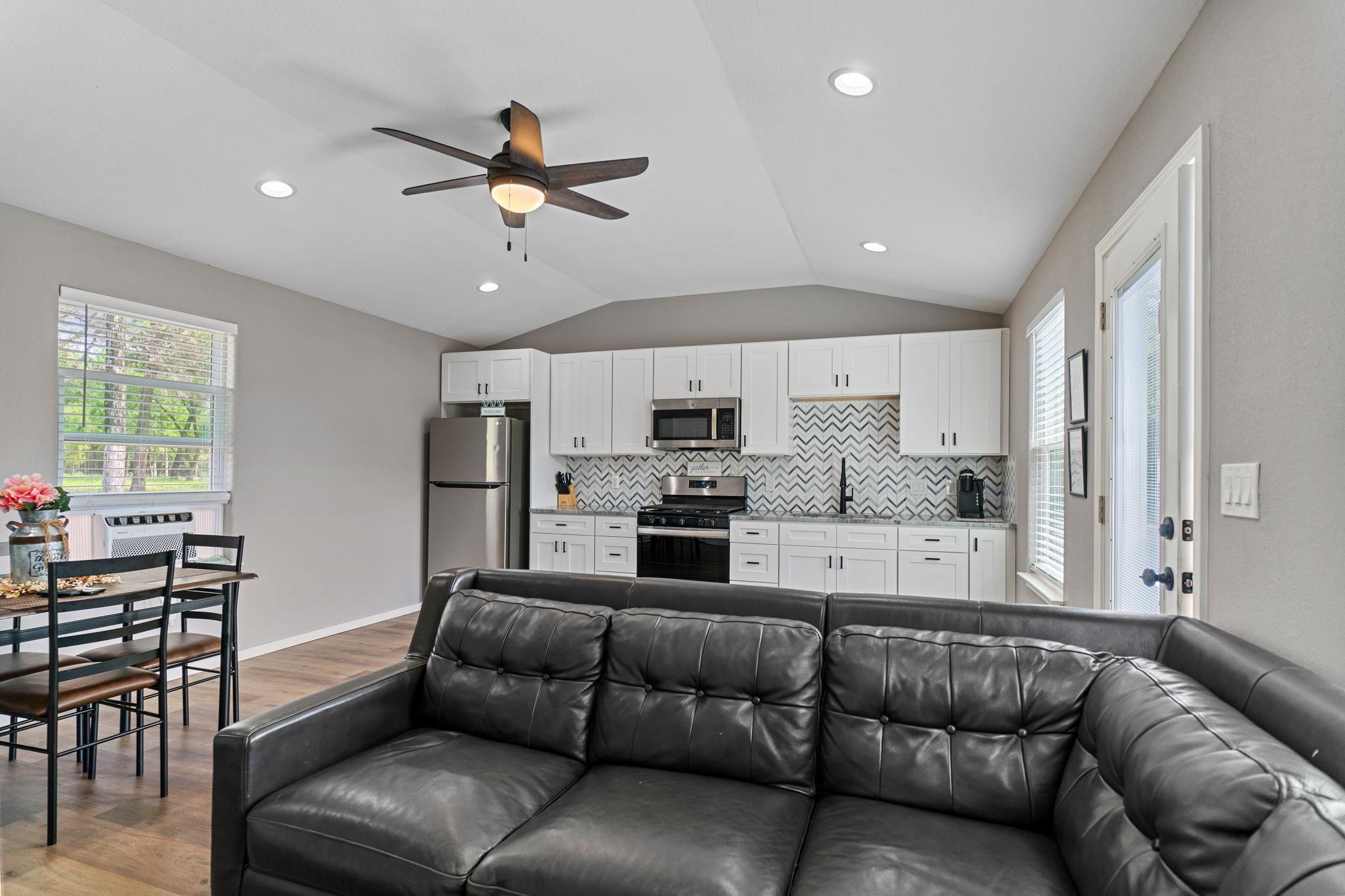 129 Valley Spur, Smithville, TX 78957