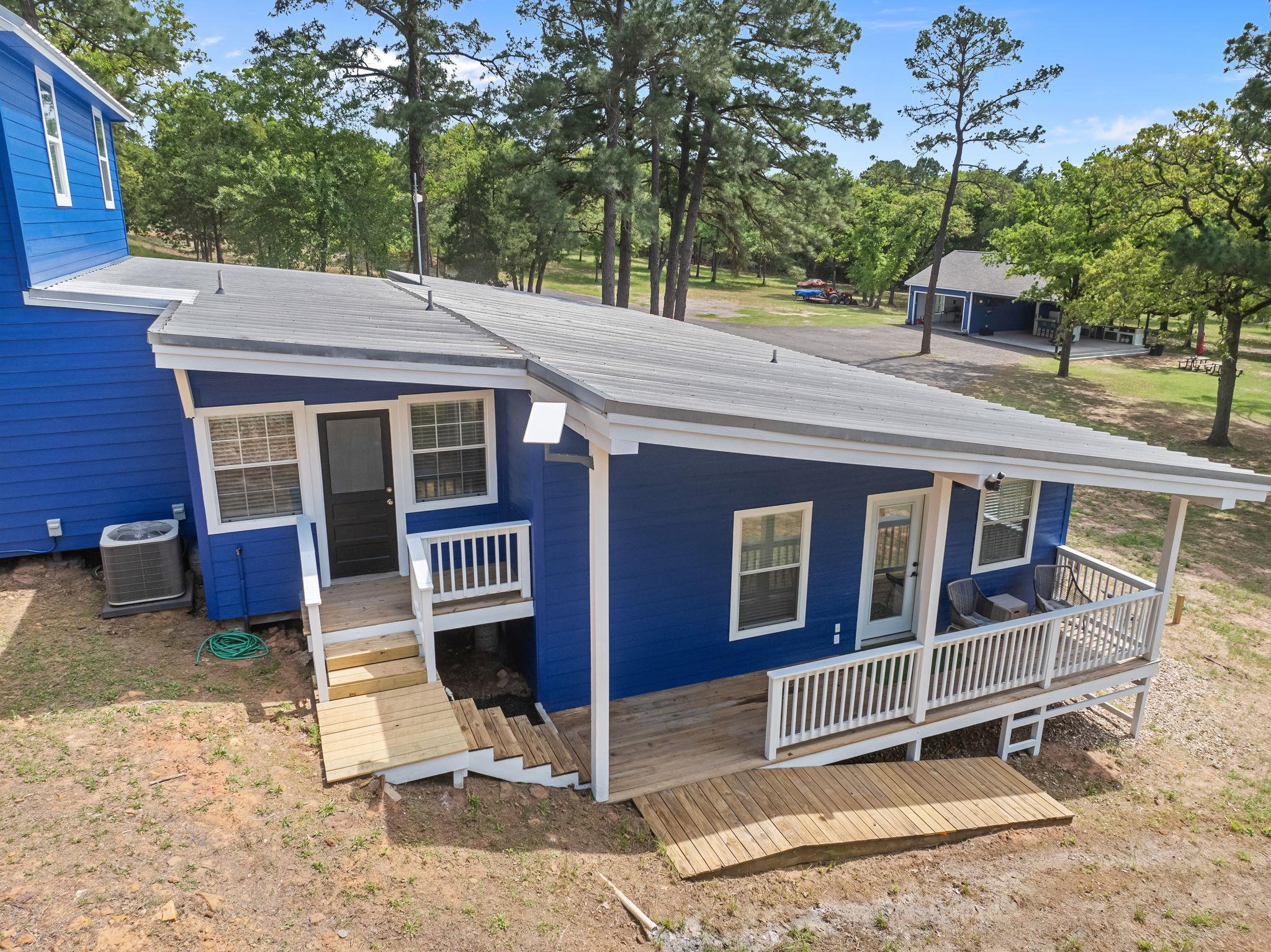 129 Valley Spur, Smithville, TX 78957