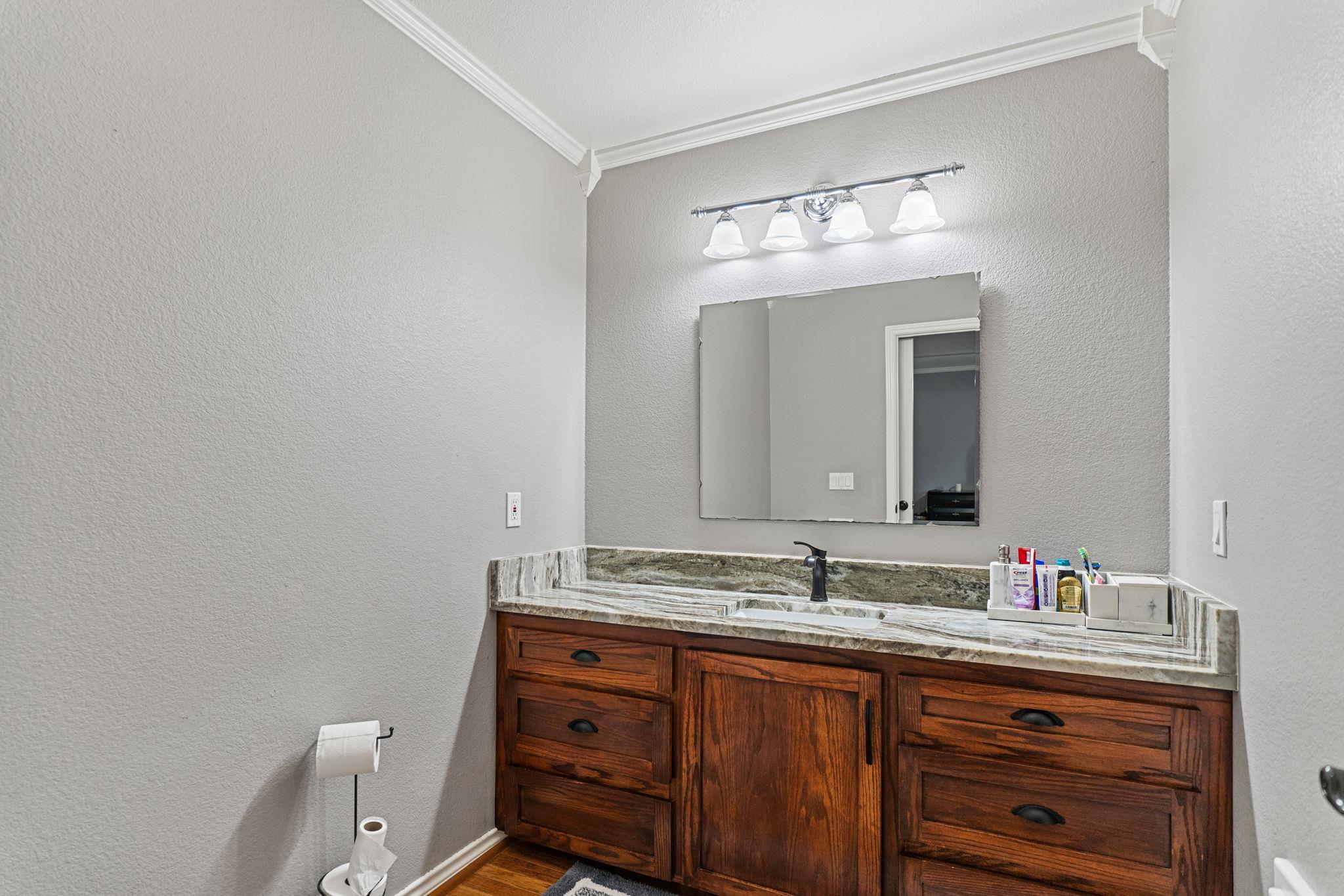 129 Valley Spur, Smithville, TX 78957