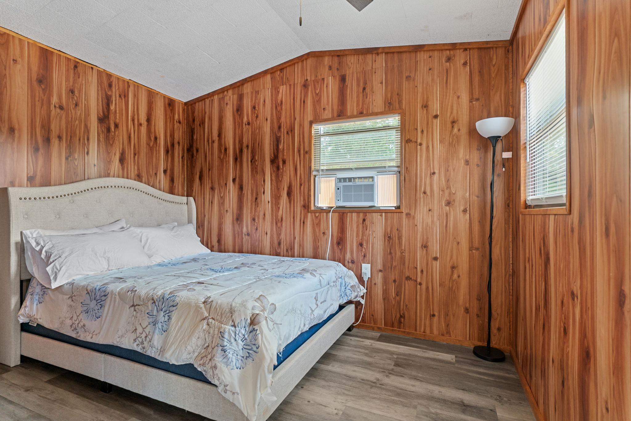 129 Valley Spur, Smithville, TX 78957