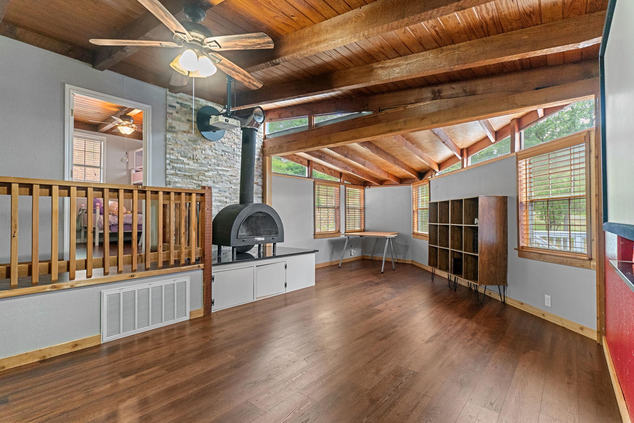 129 Valley Spur, Smithville, TX 78957