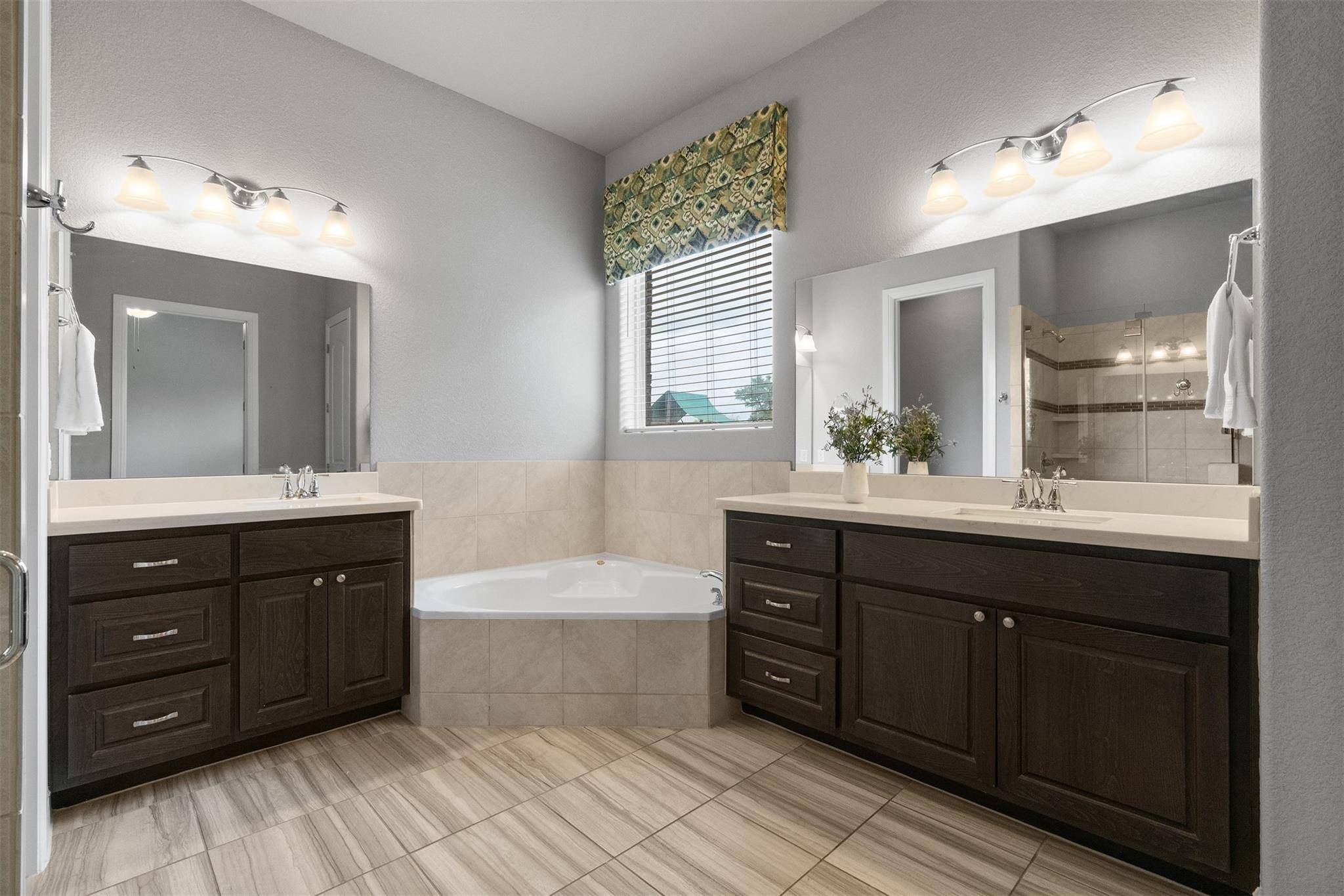 520 Peakside Cir, Dripping Springs, TX 78620