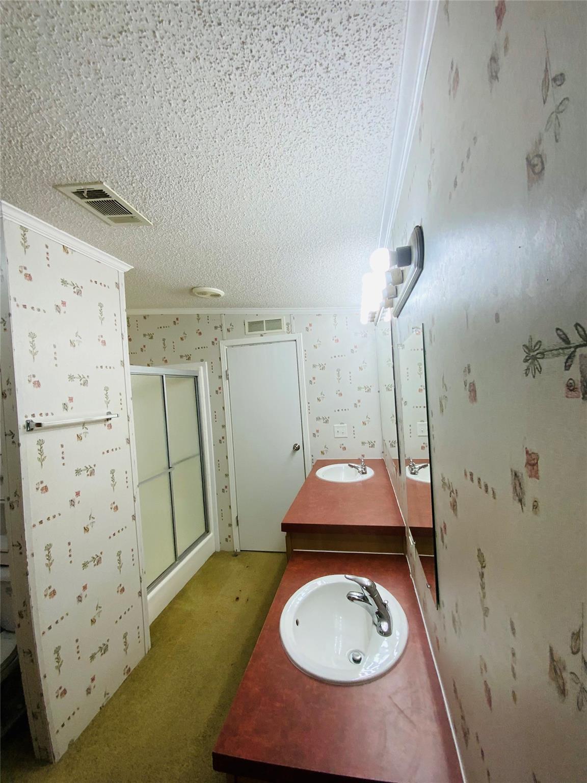525 South Chambers St, Giddings, TX 78942