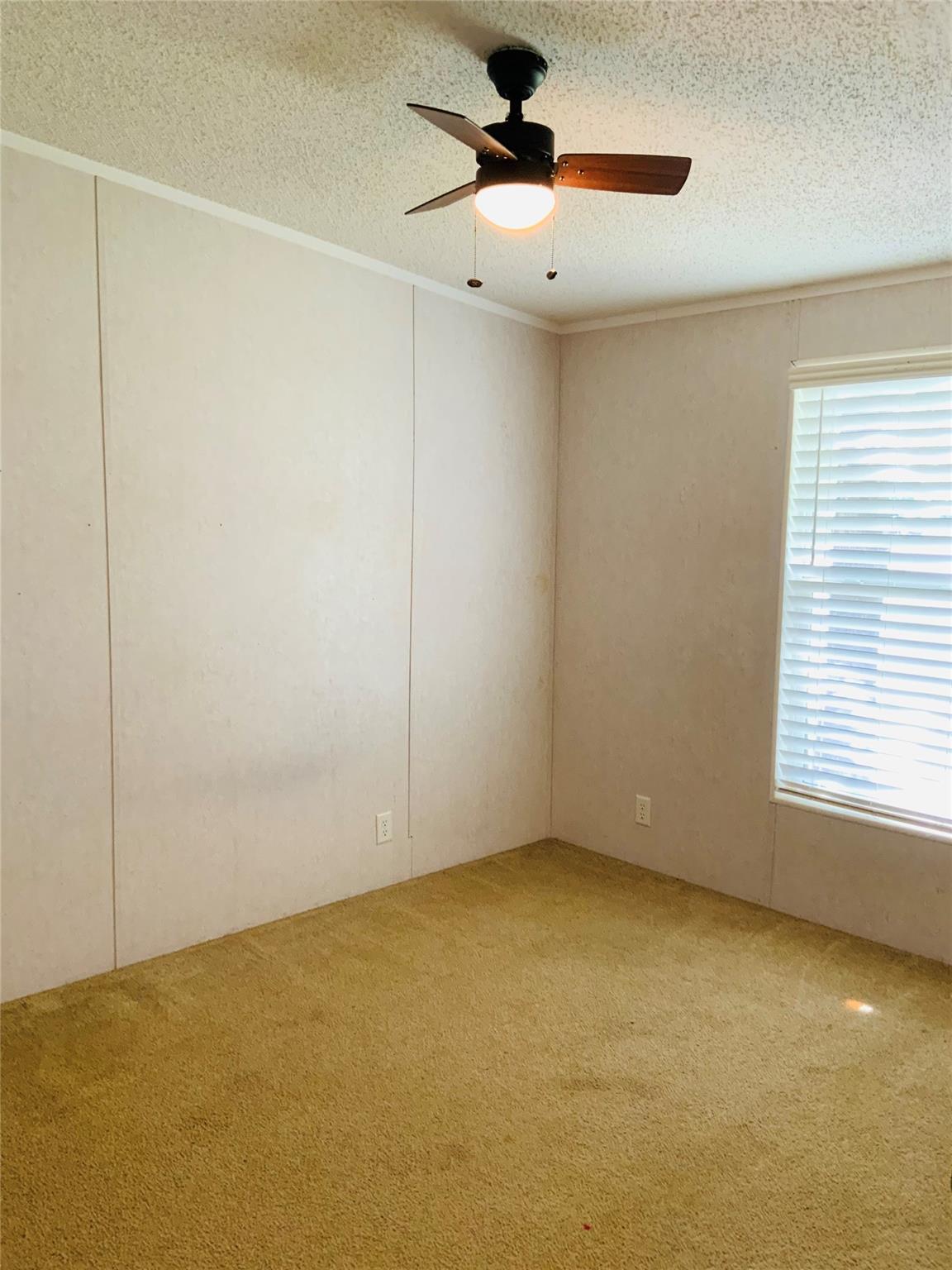 525 South Chambers St, Giddings, TX 78942