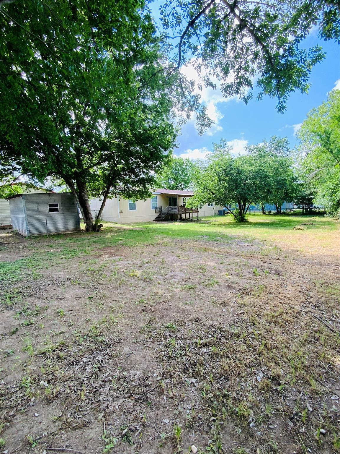 525 South Chambers St, Giddings, TX 78942