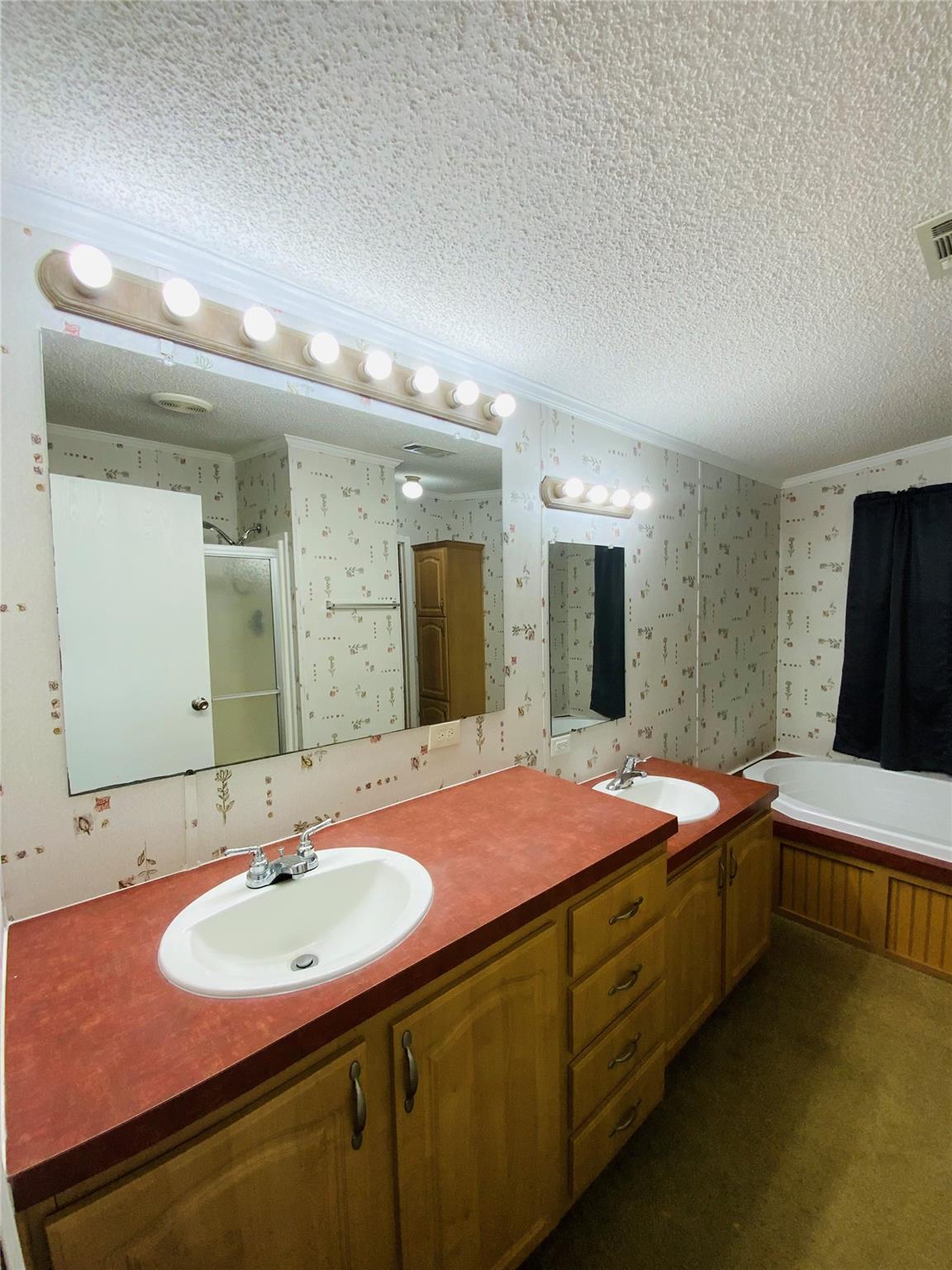 525 South Chambers St, Giddings, TX 78942