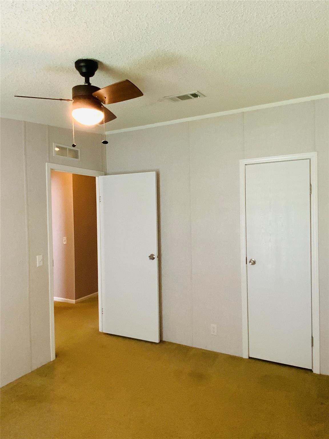 525 South Chambers St, Giddings, TX 78942