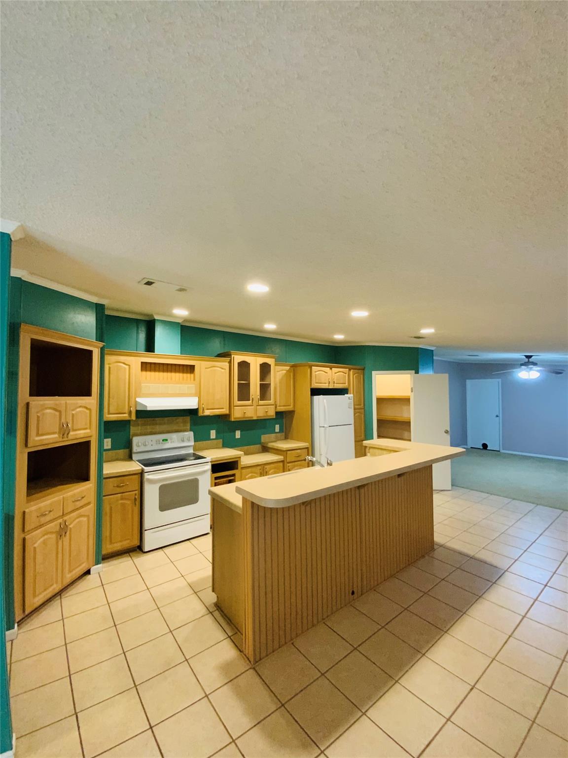 525 South Chambers St, Giddings, TX 78942