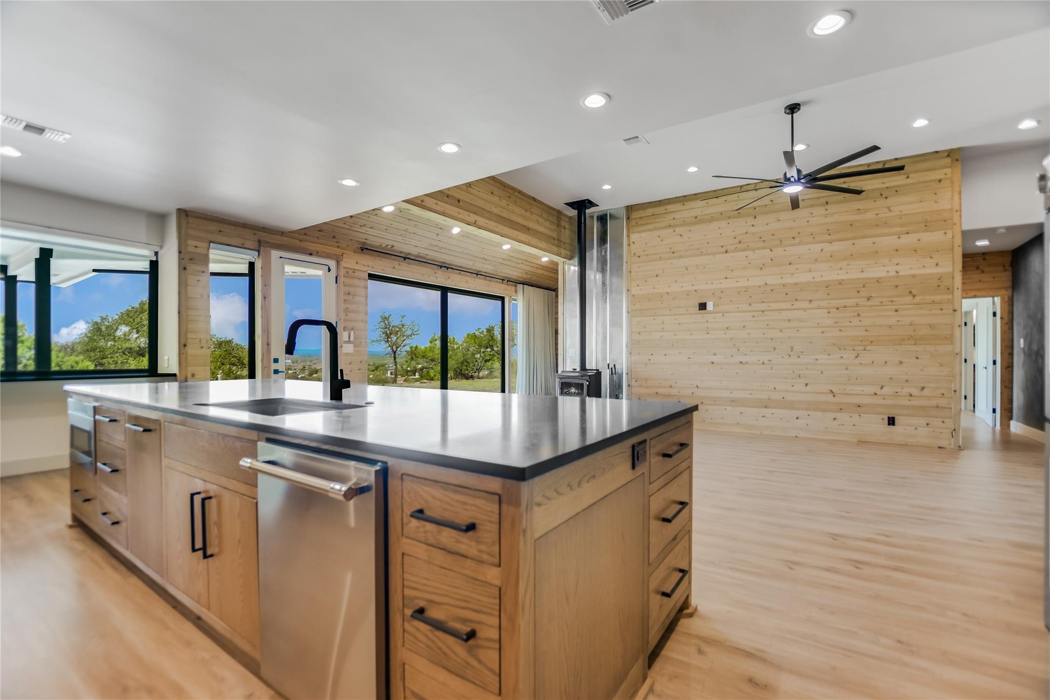 418 The Hills Rd, Horseshoe Bay, TX 78657