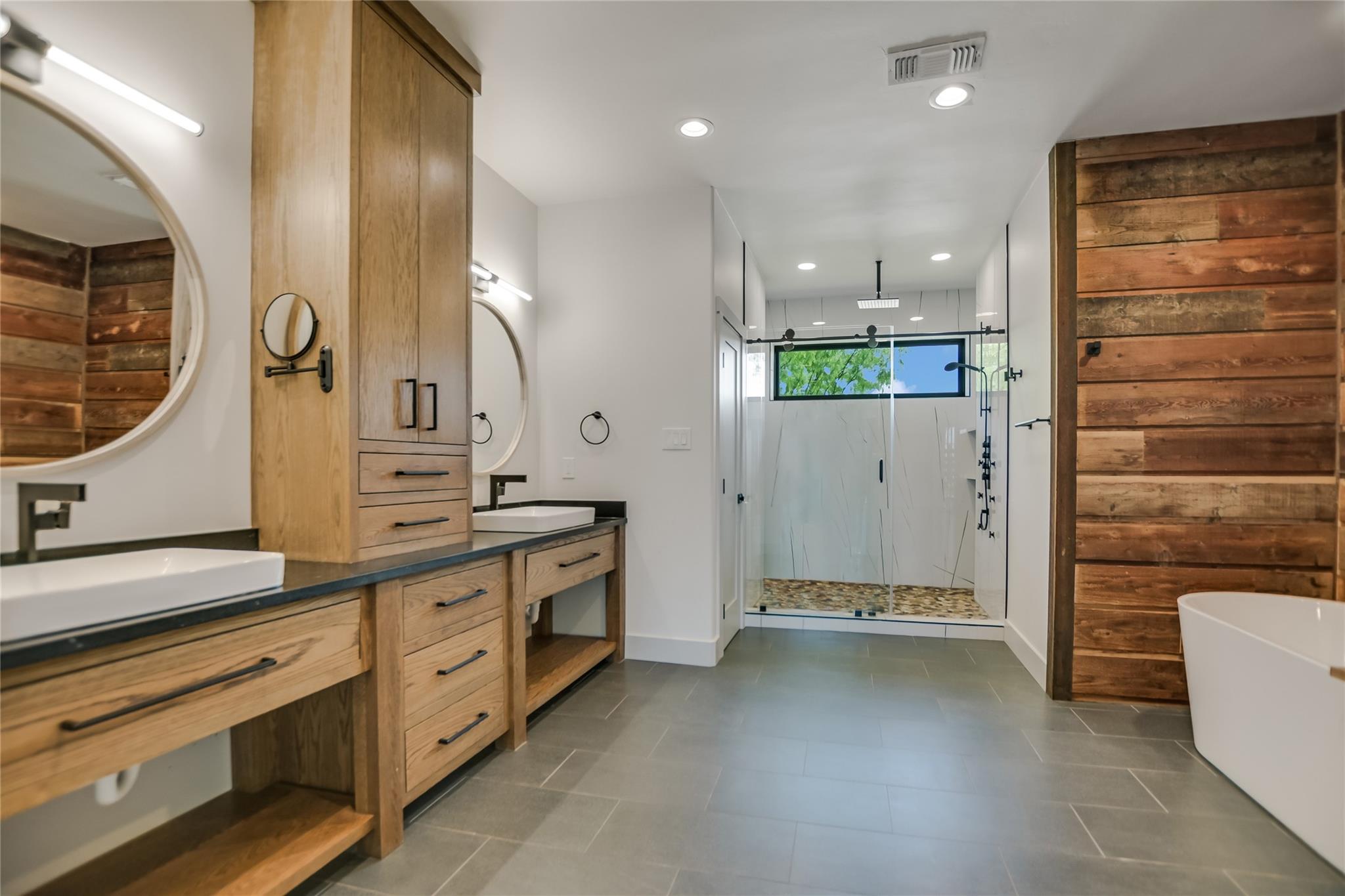 418 The Hills Rd, Horseshoe Bay, TX 78657