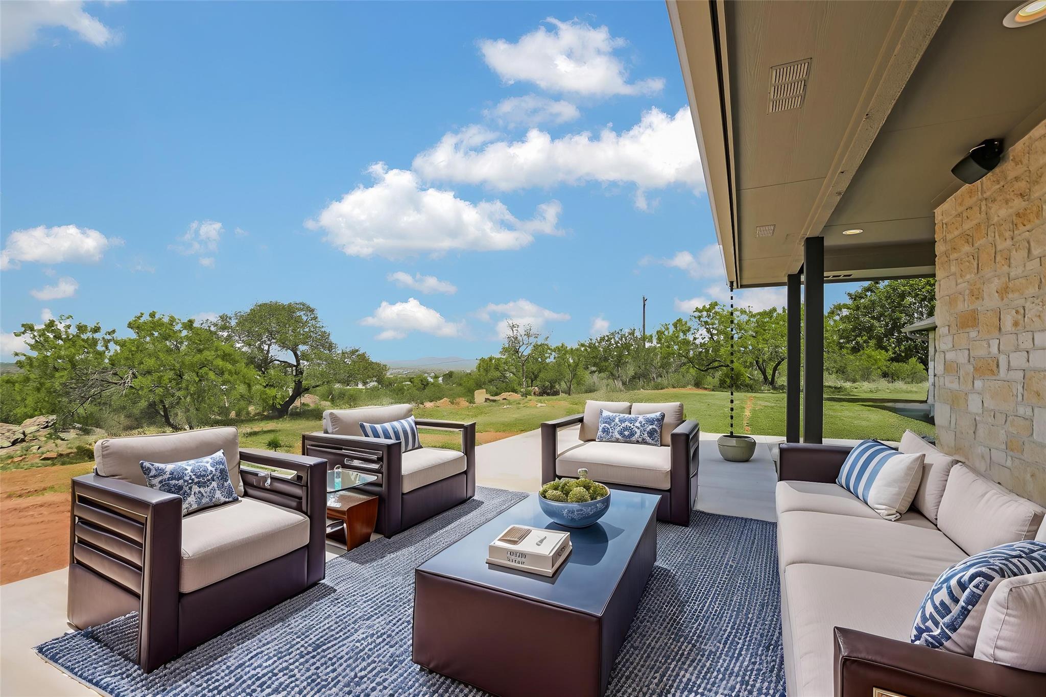 418 The Hills Rd, Horseshoe Bay, TX 78657