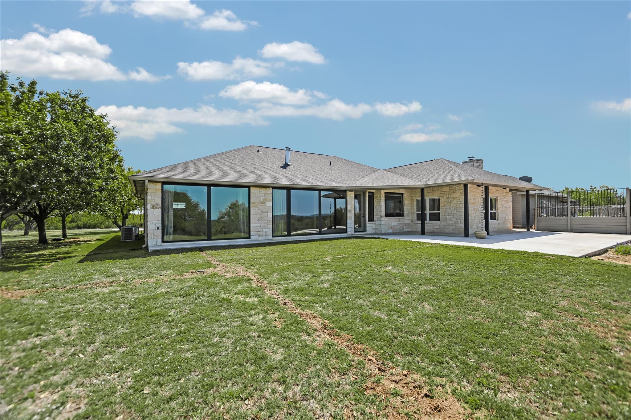 418 The Hills Rd, Horseshoe Bay, TX 78657