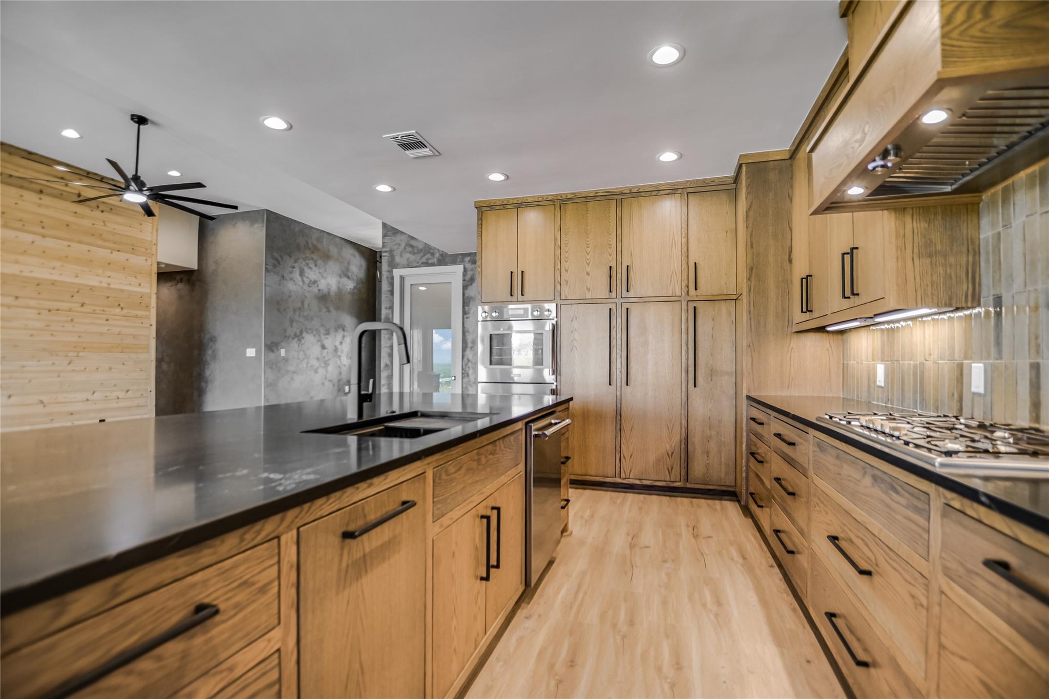 418 The Hills Rd, Horseshoe Bay, TX 78657