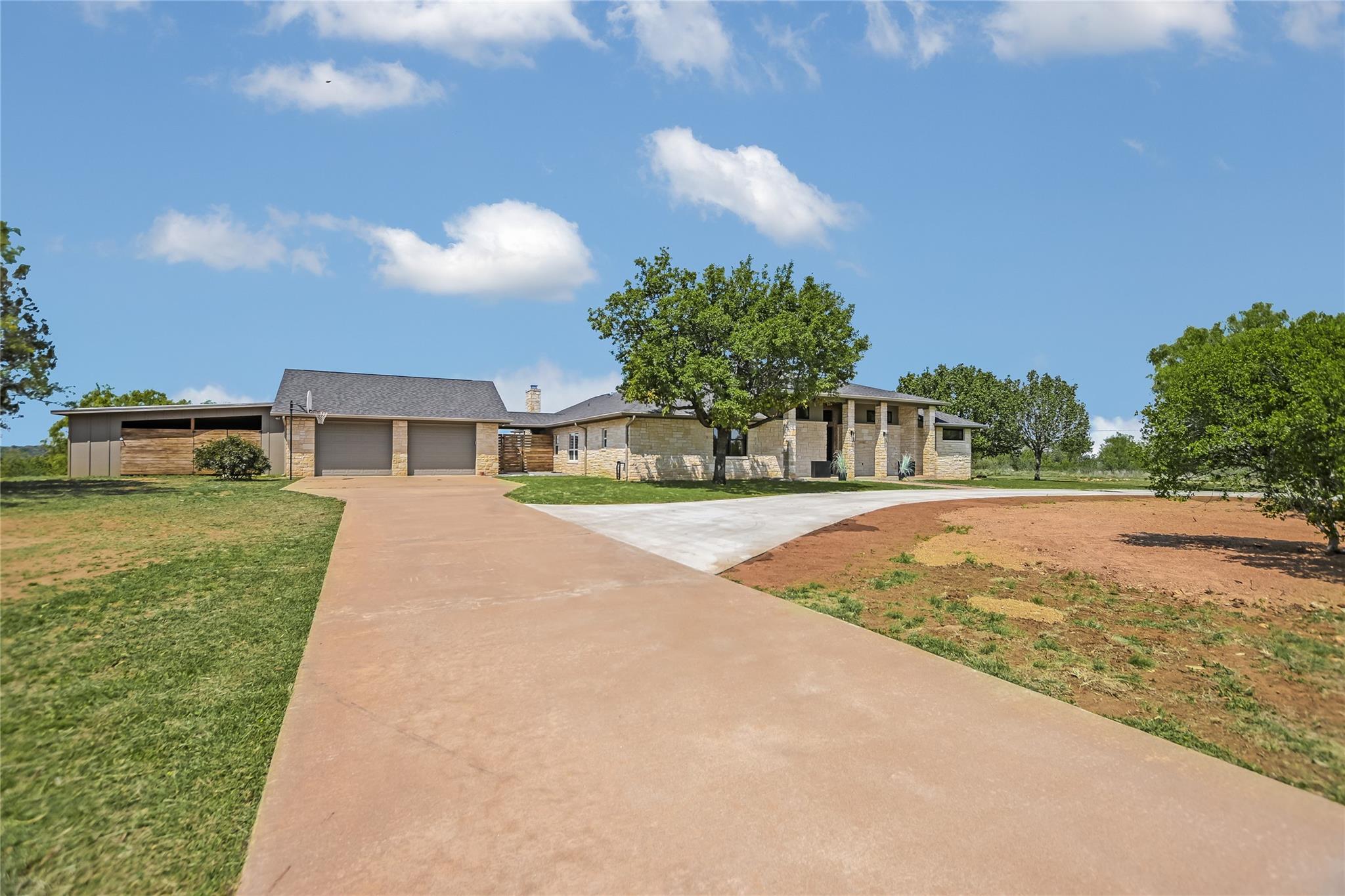 418 The Hills Rd, Horseshoe Bay, TX 78657