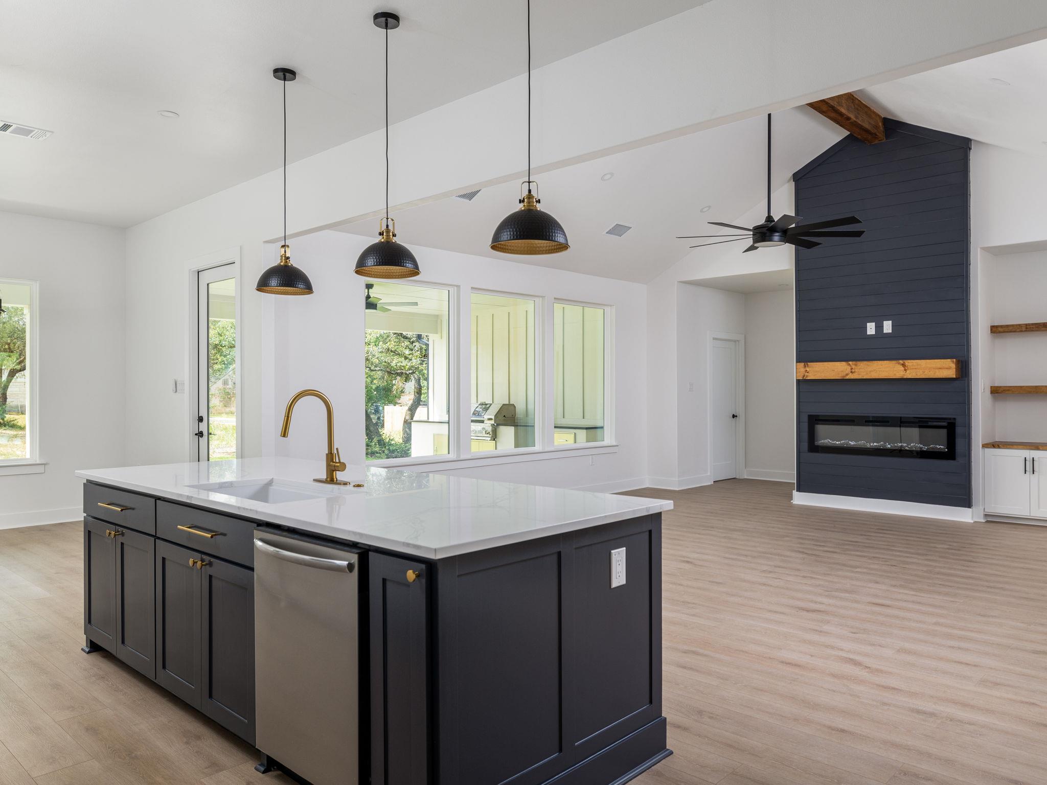 811 County Road 200, Burnet, TX 78611