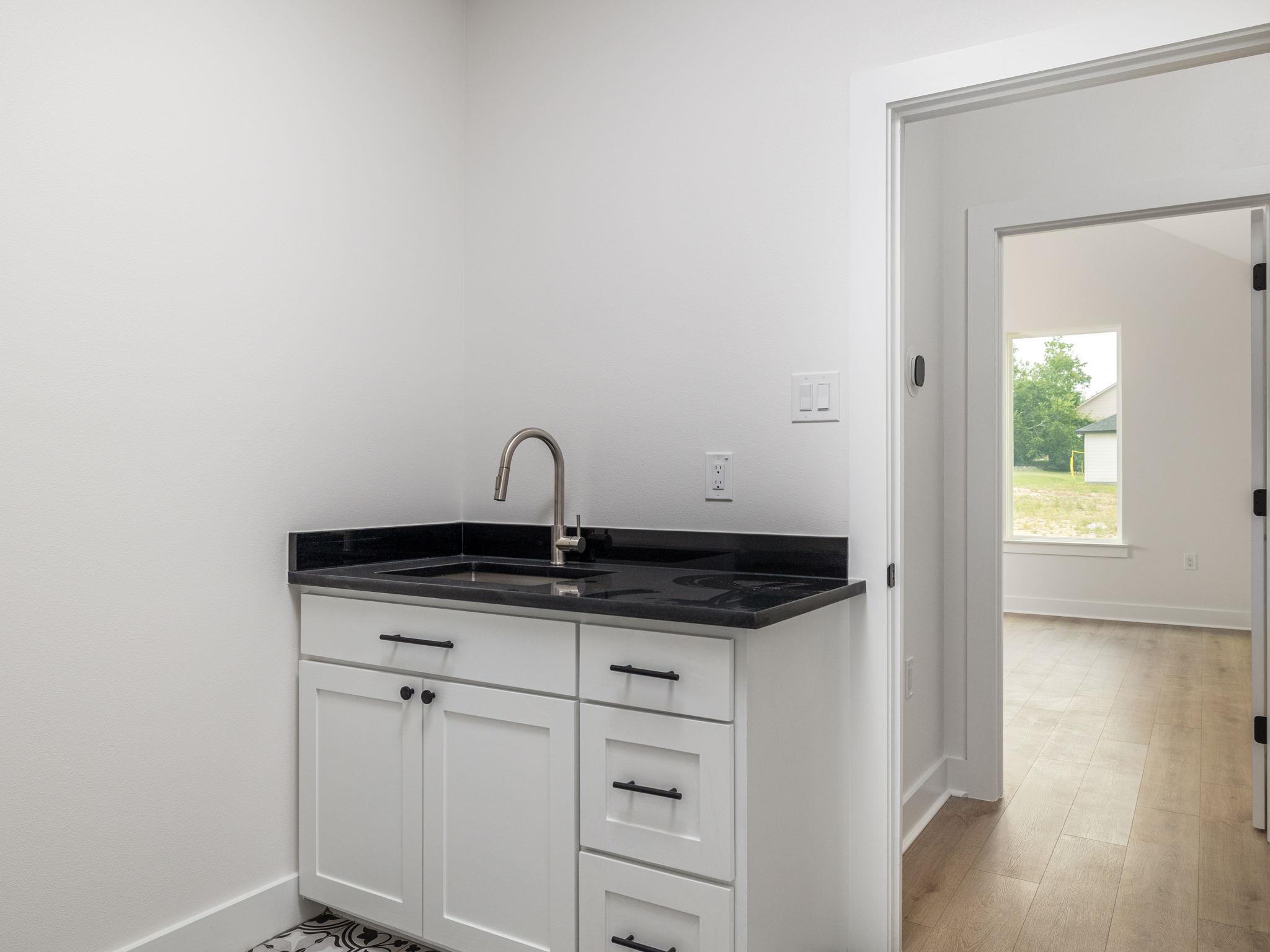 811 County Road 200, Burnet, TX 78611