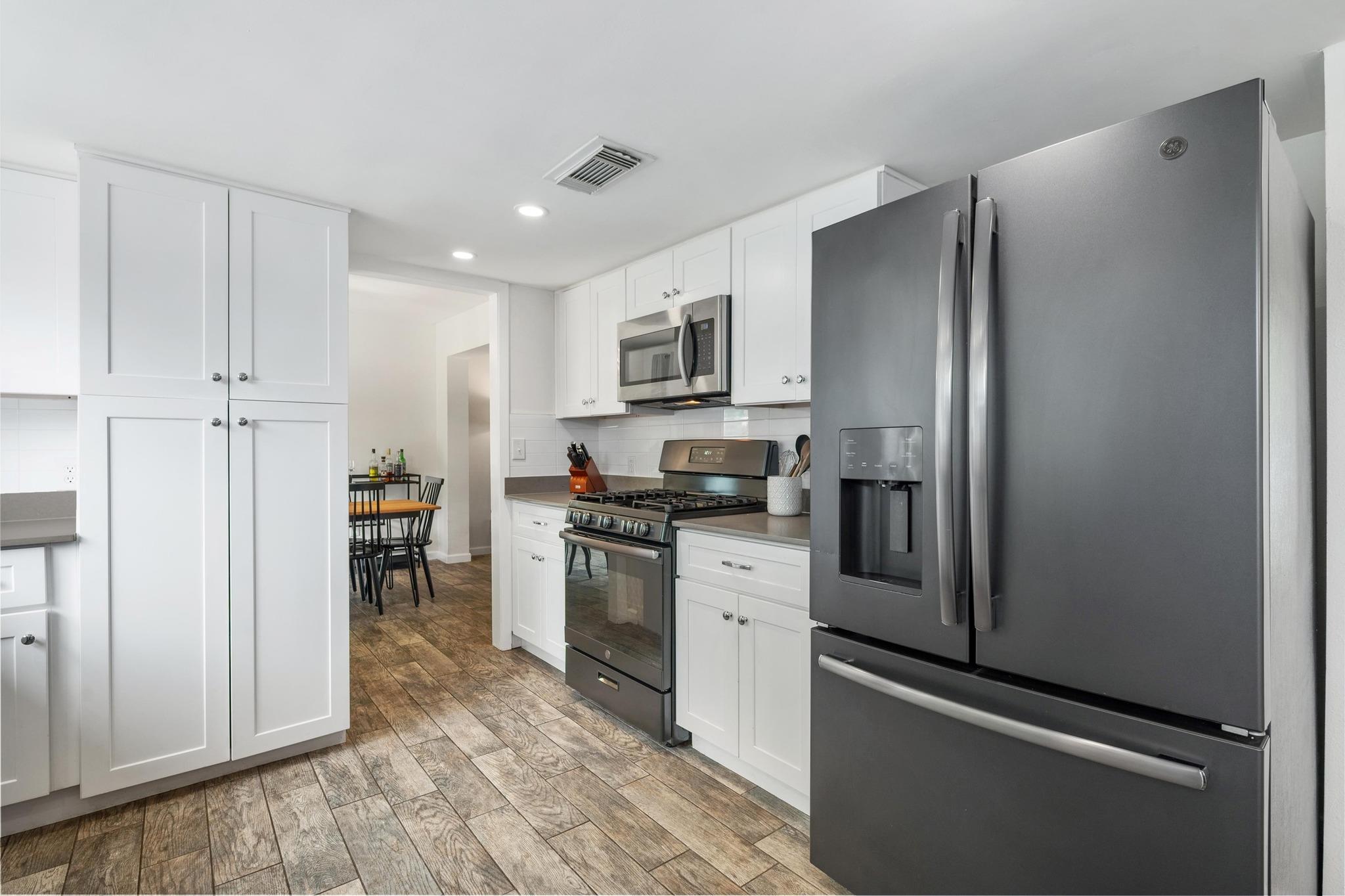 3100 Val Dr, Austin, TX 78723