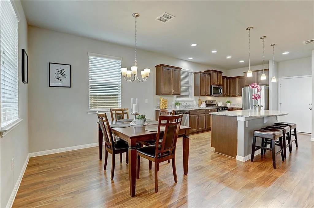 424 Wapiti Rd, Buda, TX 78610