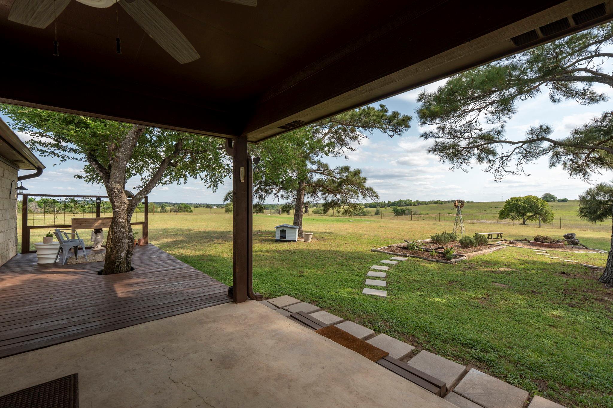 1975 Taylorsville Rd, Red Rock, TX 78662