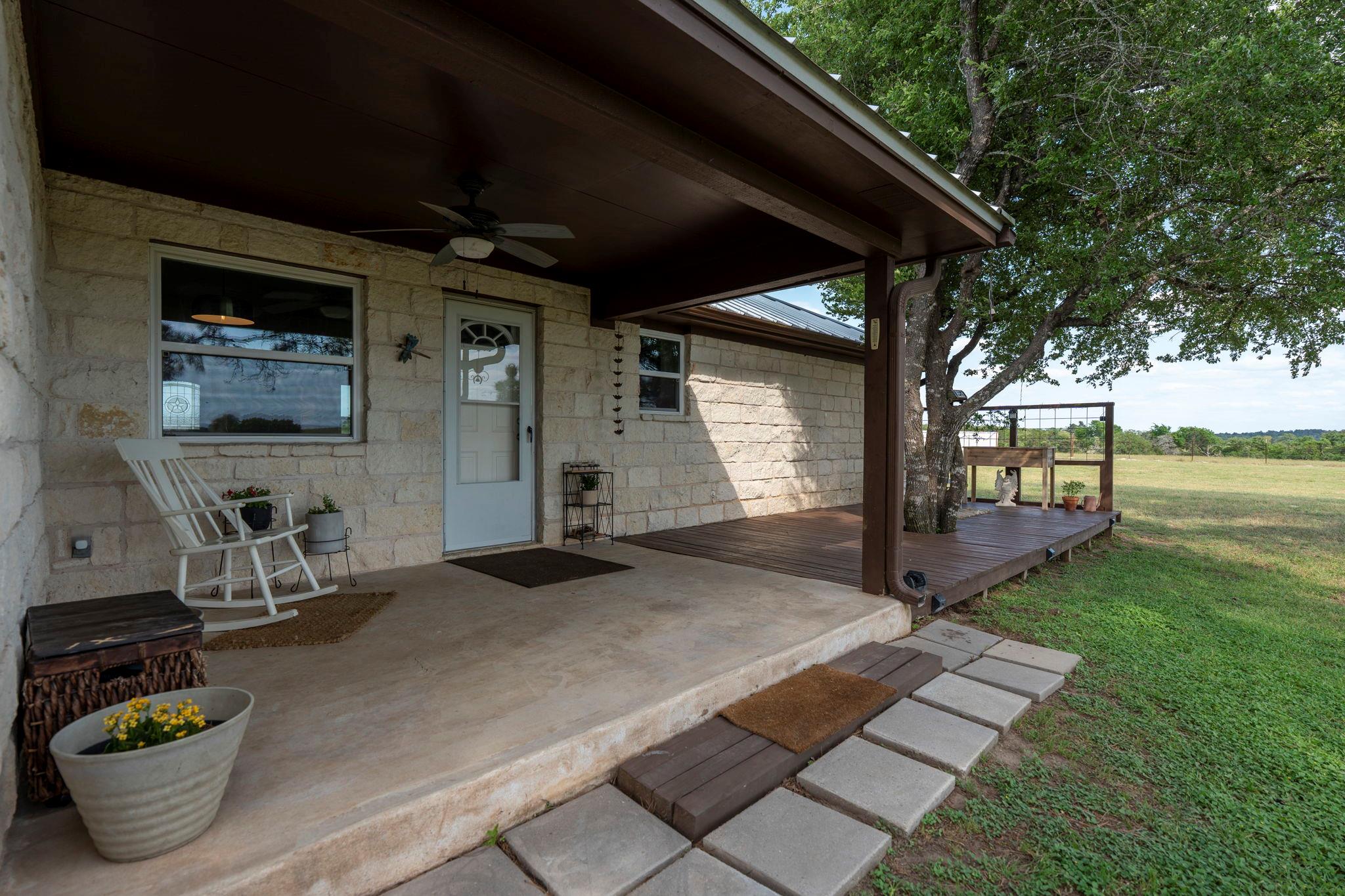 1975 Taylorsville Rd, Red Rock, TX 78662
