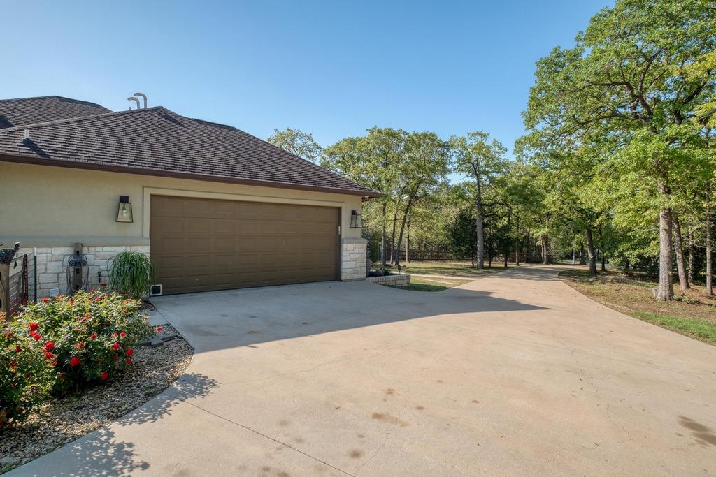 146 Kingwood Dr, Elgin, TX 78621