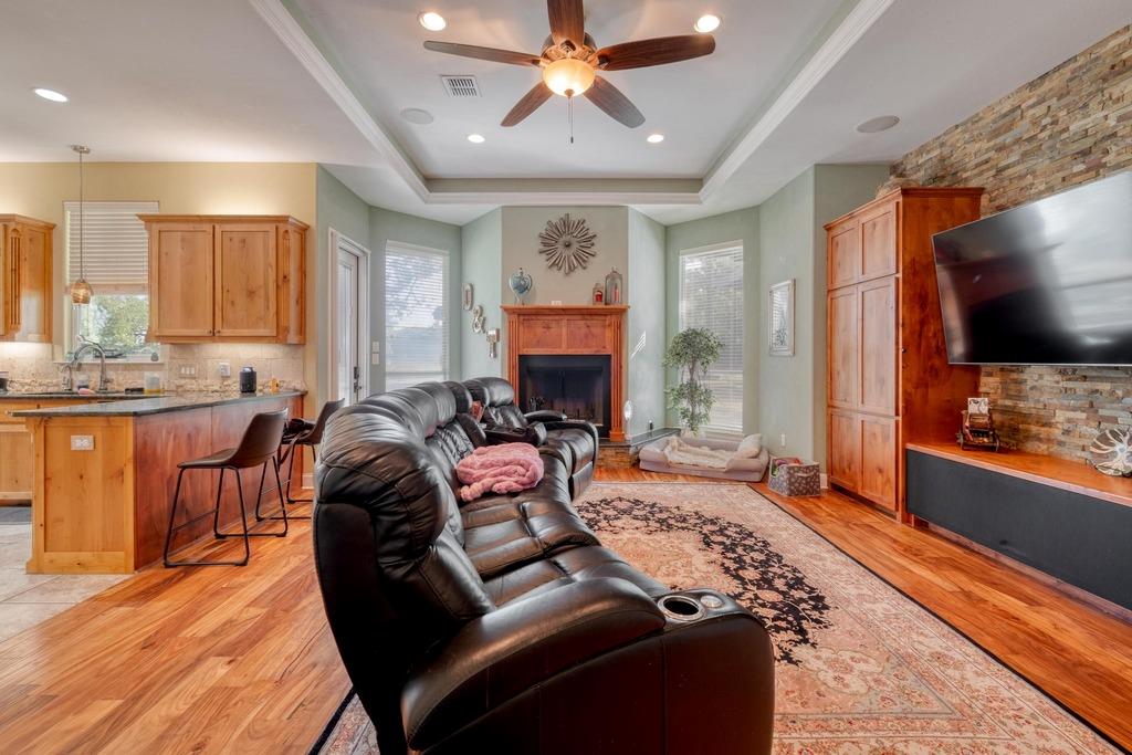 146 Kingwood Dr, Elgin, TX 78621