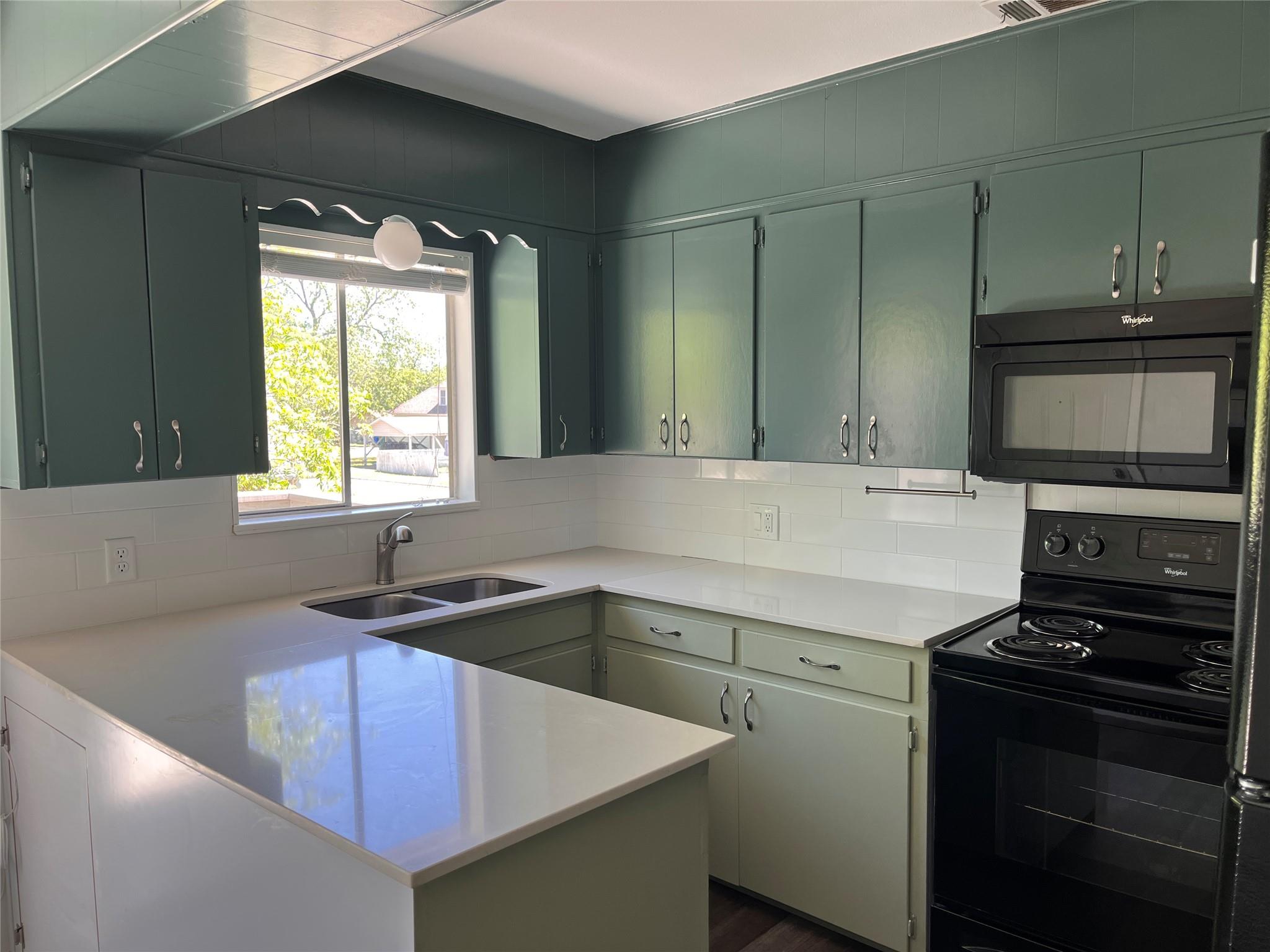 1400 Fairground St, Taylor, TX 76574