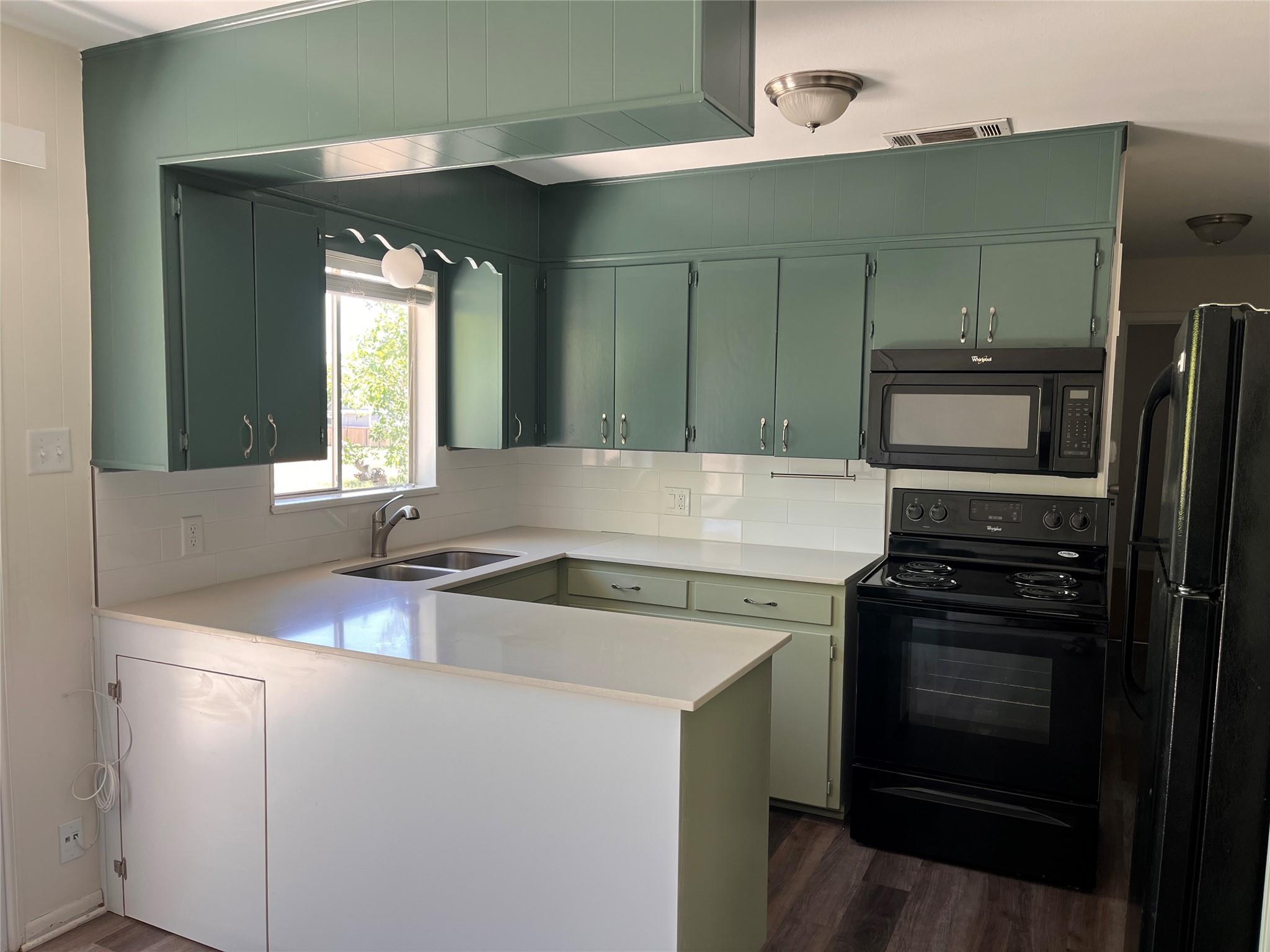 1400 Fairground St, Taylor, TX 76574
