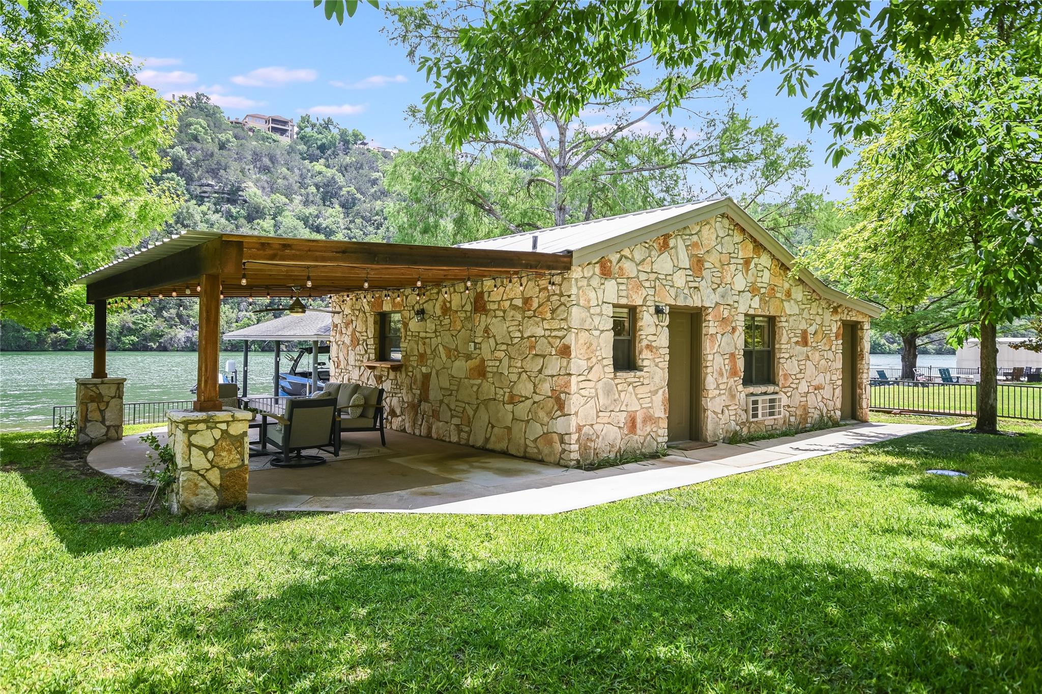 2305 Manana St, Austin, TX 78730