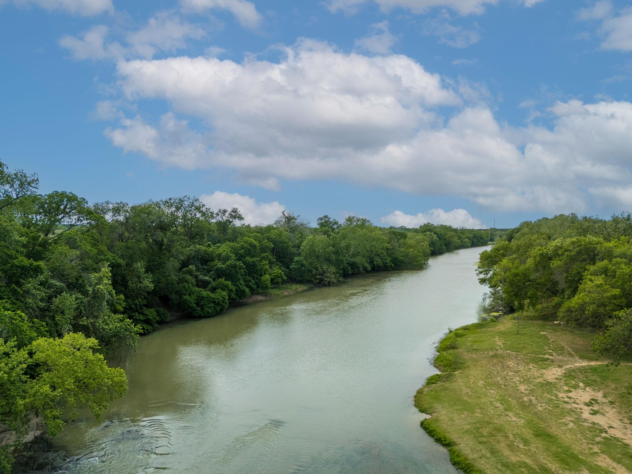 111 Hauula Ct, Bastrop, TX 78602