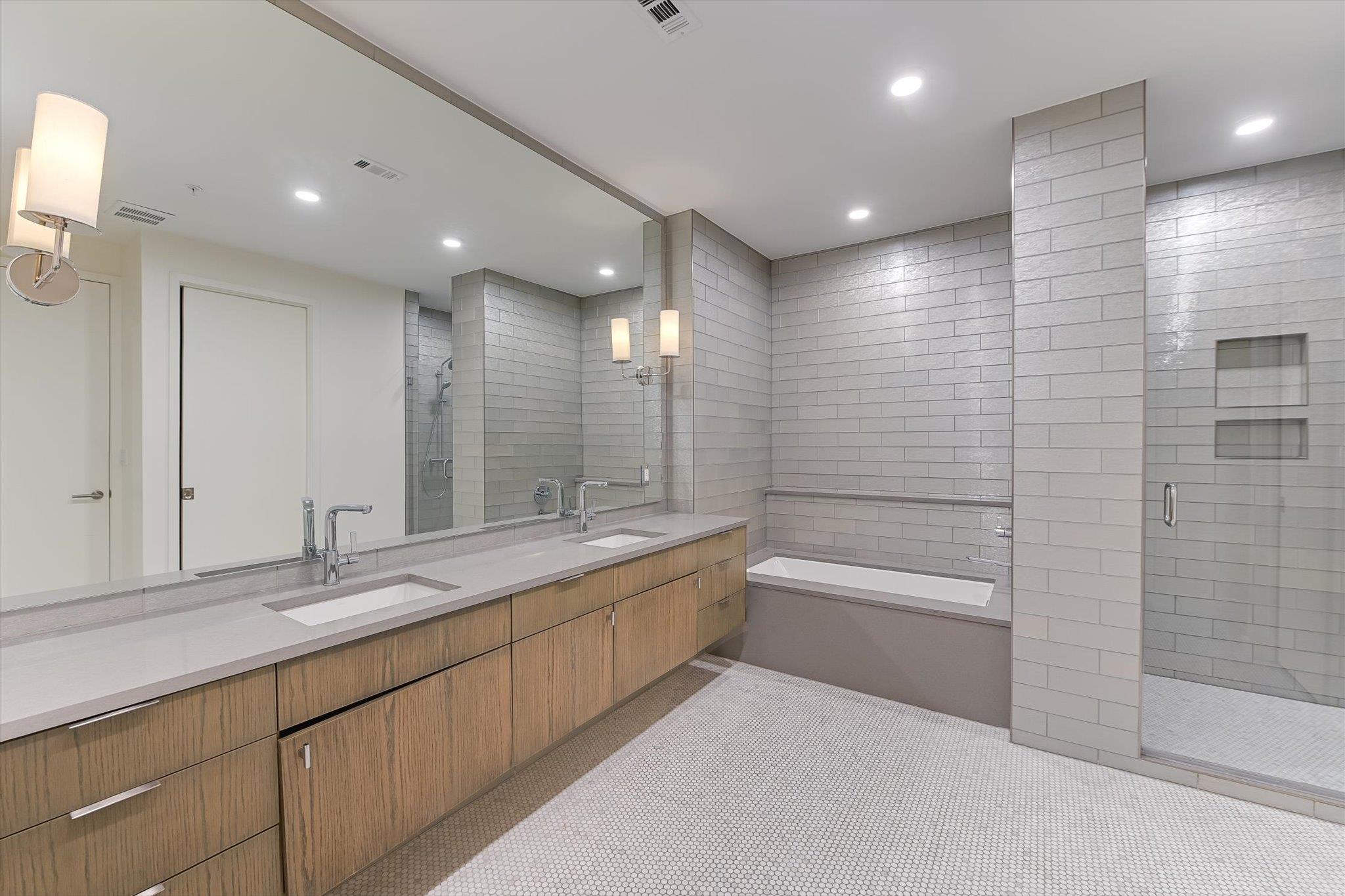 1010 W 10th St # 203, Austin, TX 78703