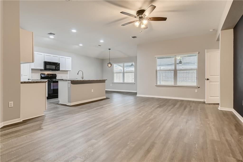 130 Denton Dr, Hutto, TX 78634