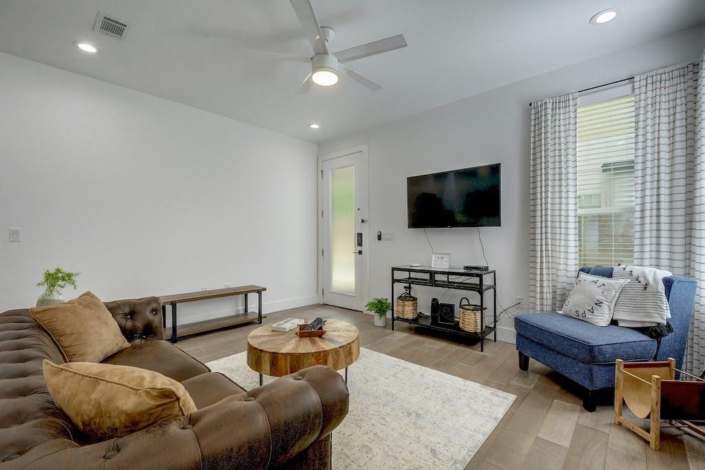 413 W ODELL St # 2, Austin, TX 78752