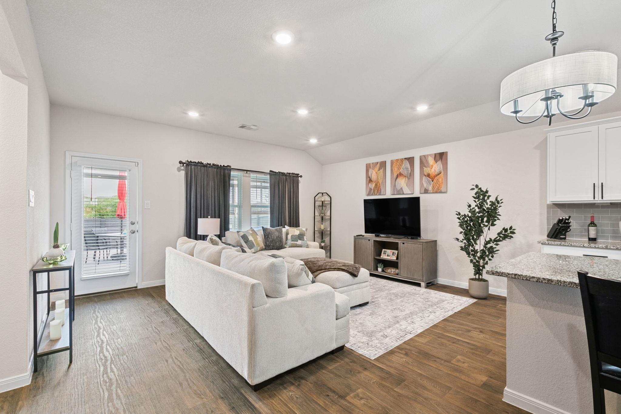 414 Aylor Way, Lockhart, TX 78644