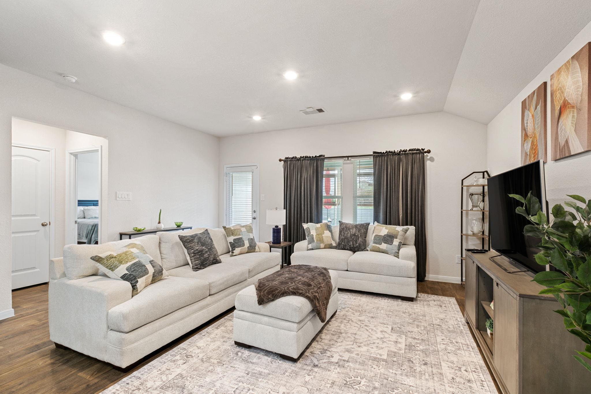 414 Aylor Way, Lockhart, TX 78644