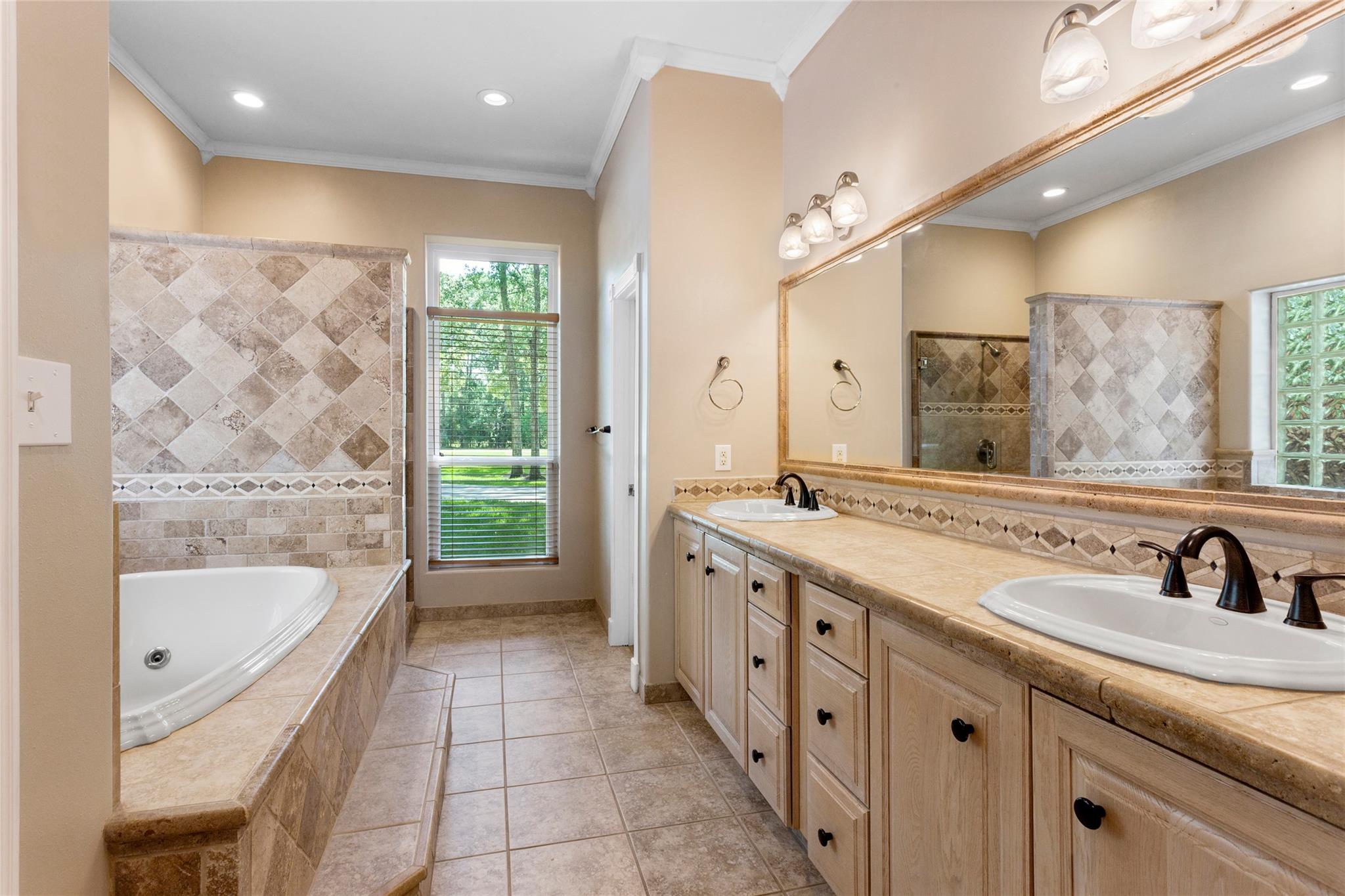 419 Vista Del Lago Dr, Huffman, TX 77336