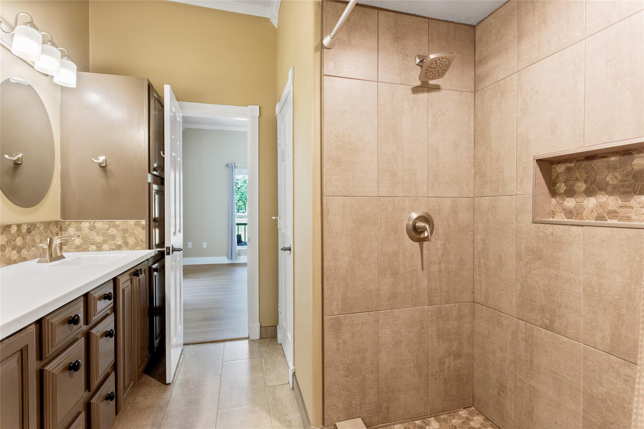 419 Vista Del Lago Dr, Huffman, TX 77336