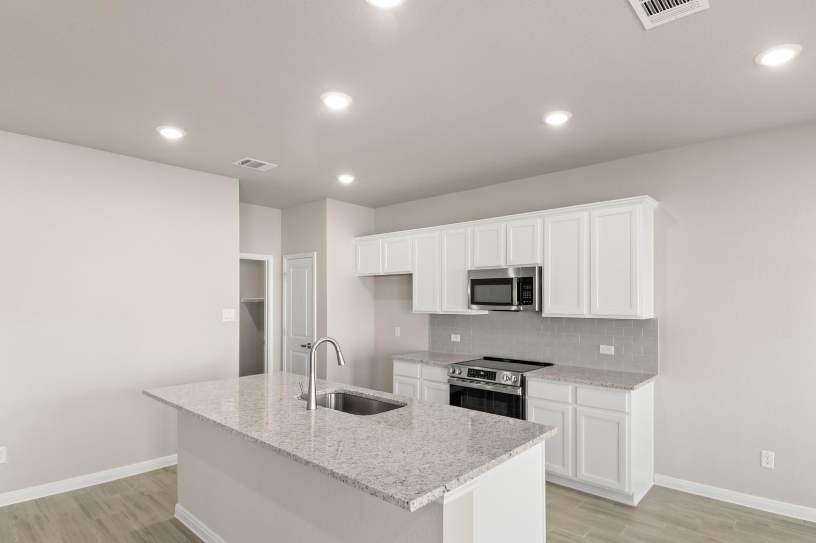 108 Outlaw Dr, Jarrell, TX 76537