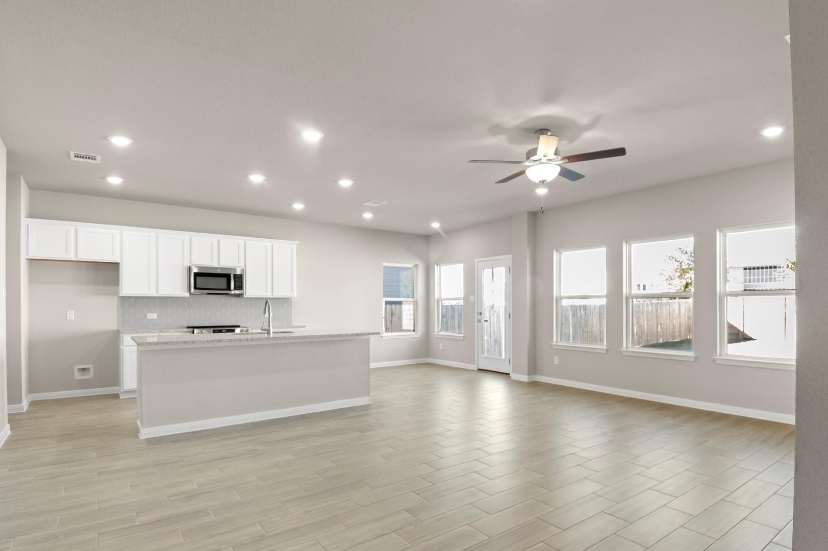 108 Outlaw Dr, Jarrell, TX 76537