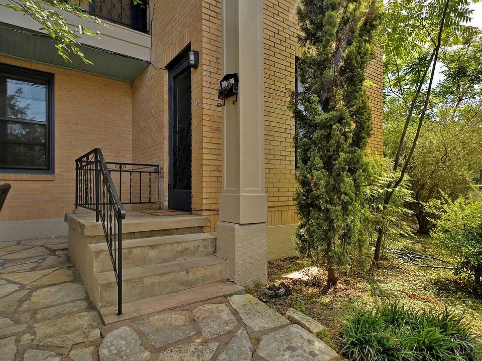 209 Academy Dr # 2, Austin, TX 78704