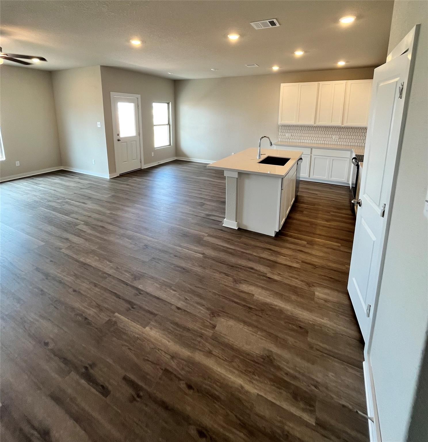 248 Little Green Trl, Jarrell, TX 76537