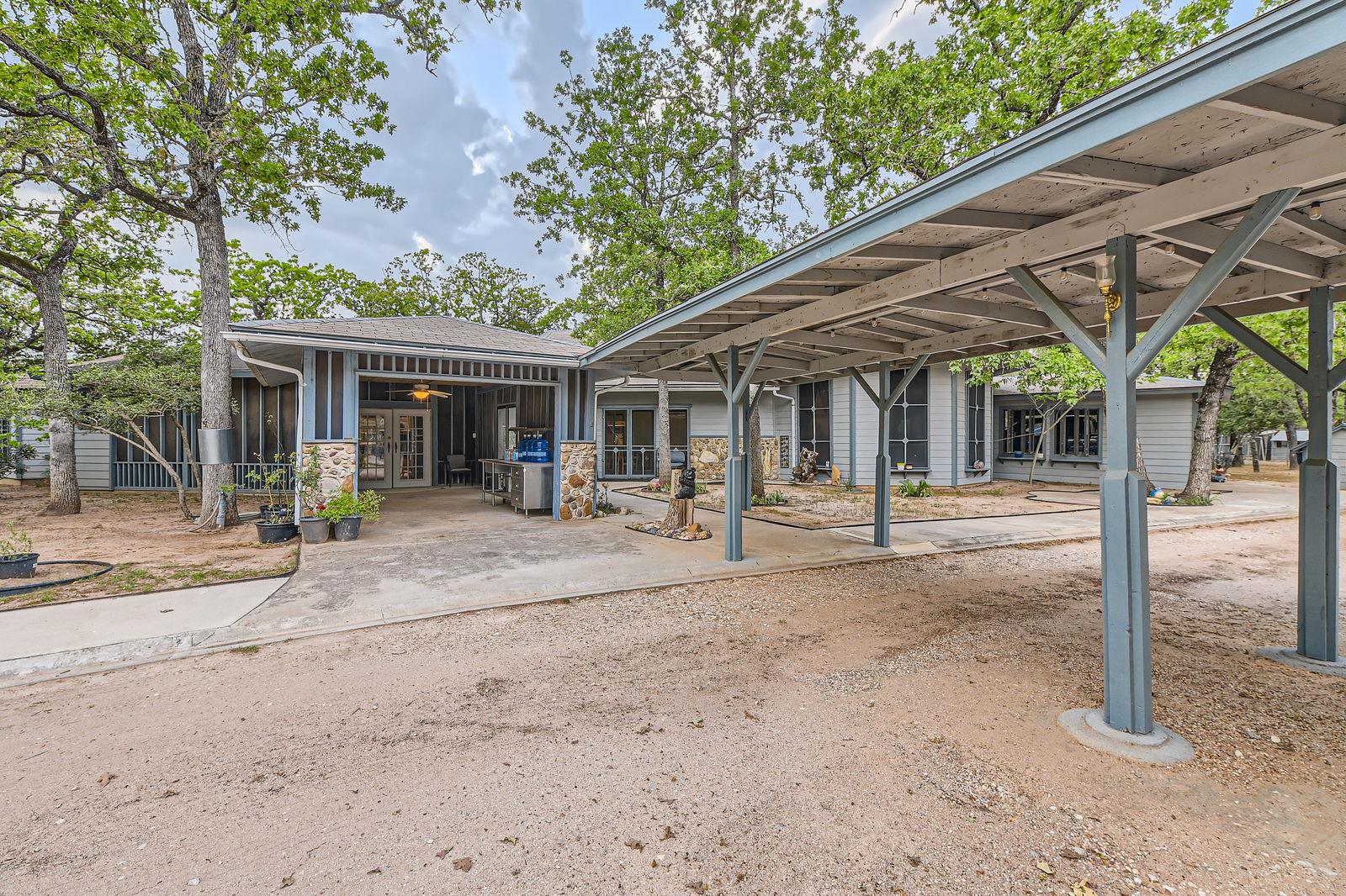 200 Woodlands Dr, Bastrop, TX 78602