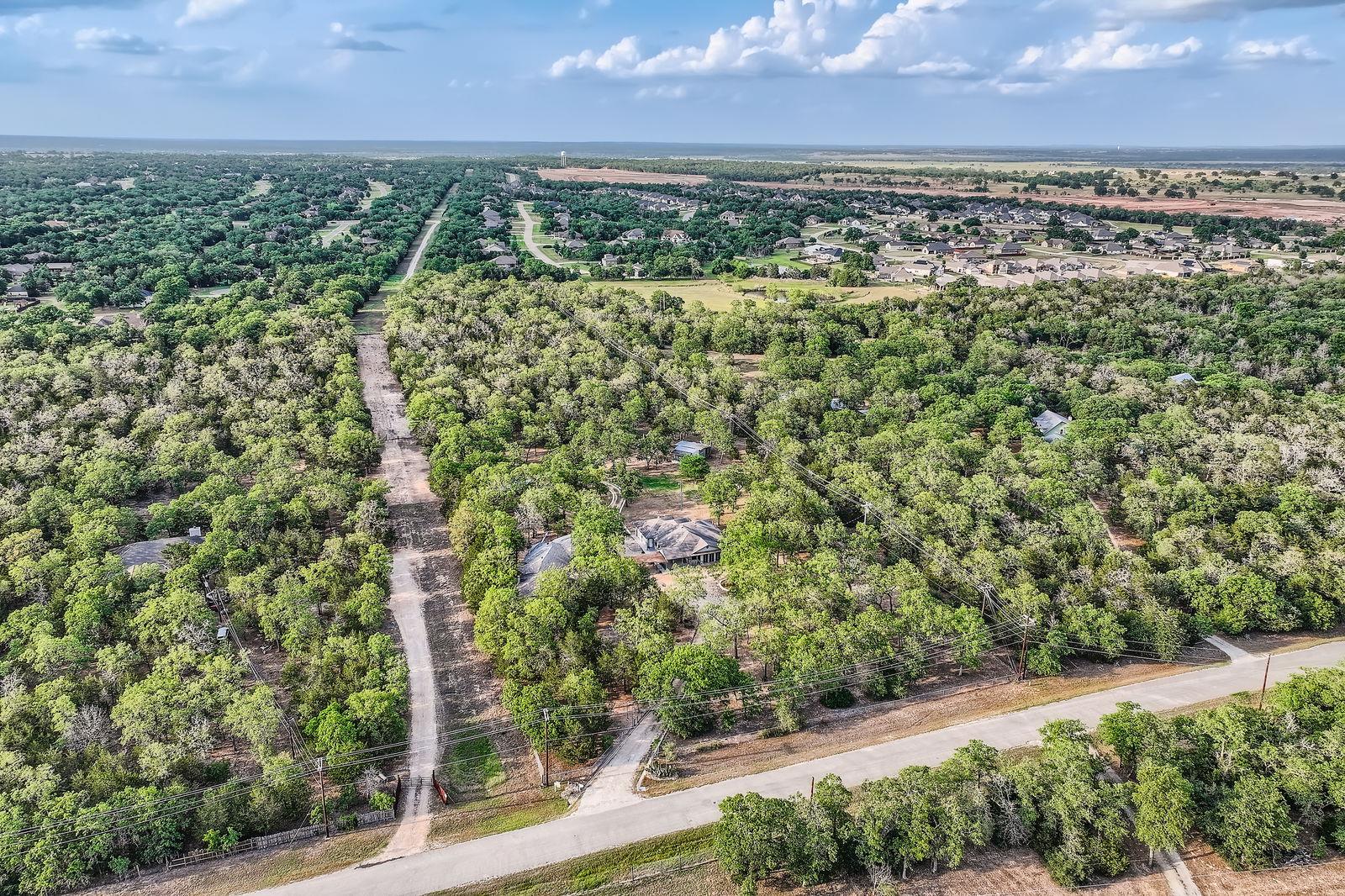200 Woodlands Dr, Bastrop, TX 78602