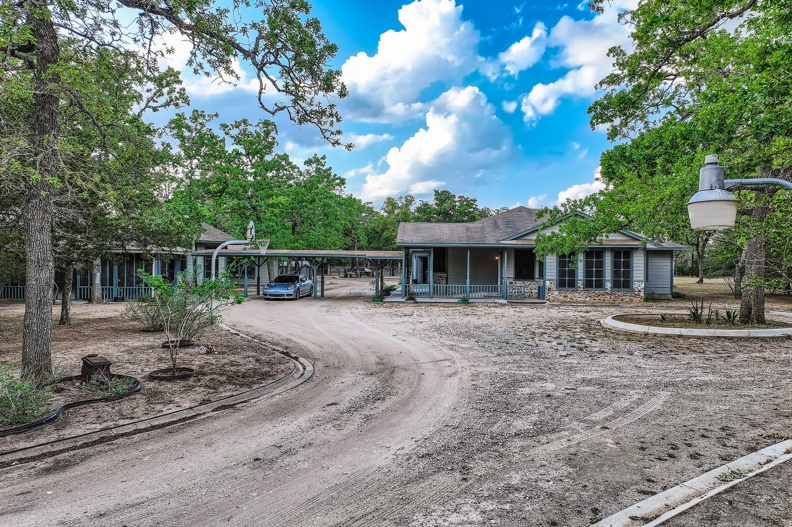 200 Woodlands Dr, Bastrop, TX 78602
