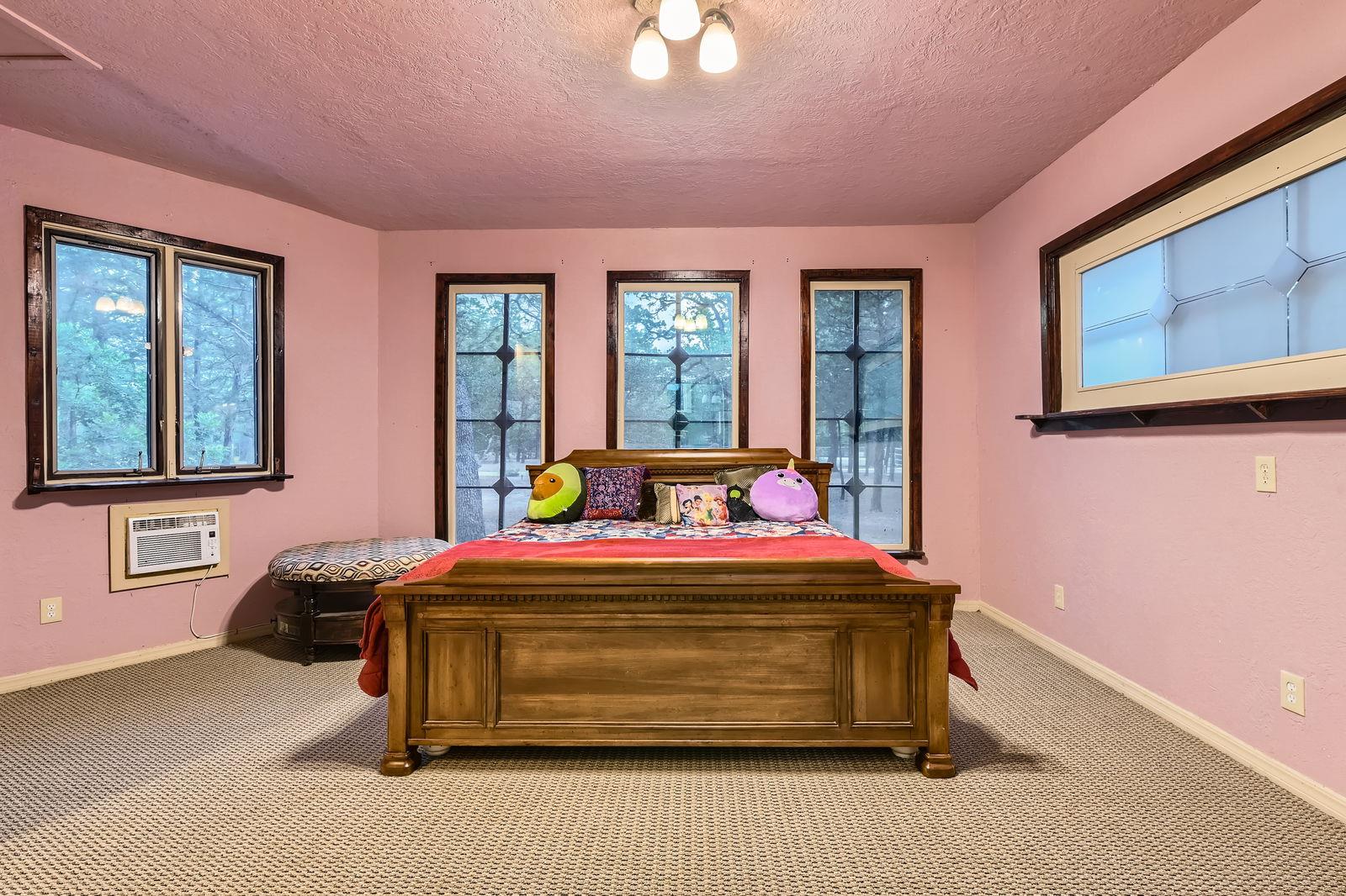 200 Woodlands Dr, Bastrop, TX 78602