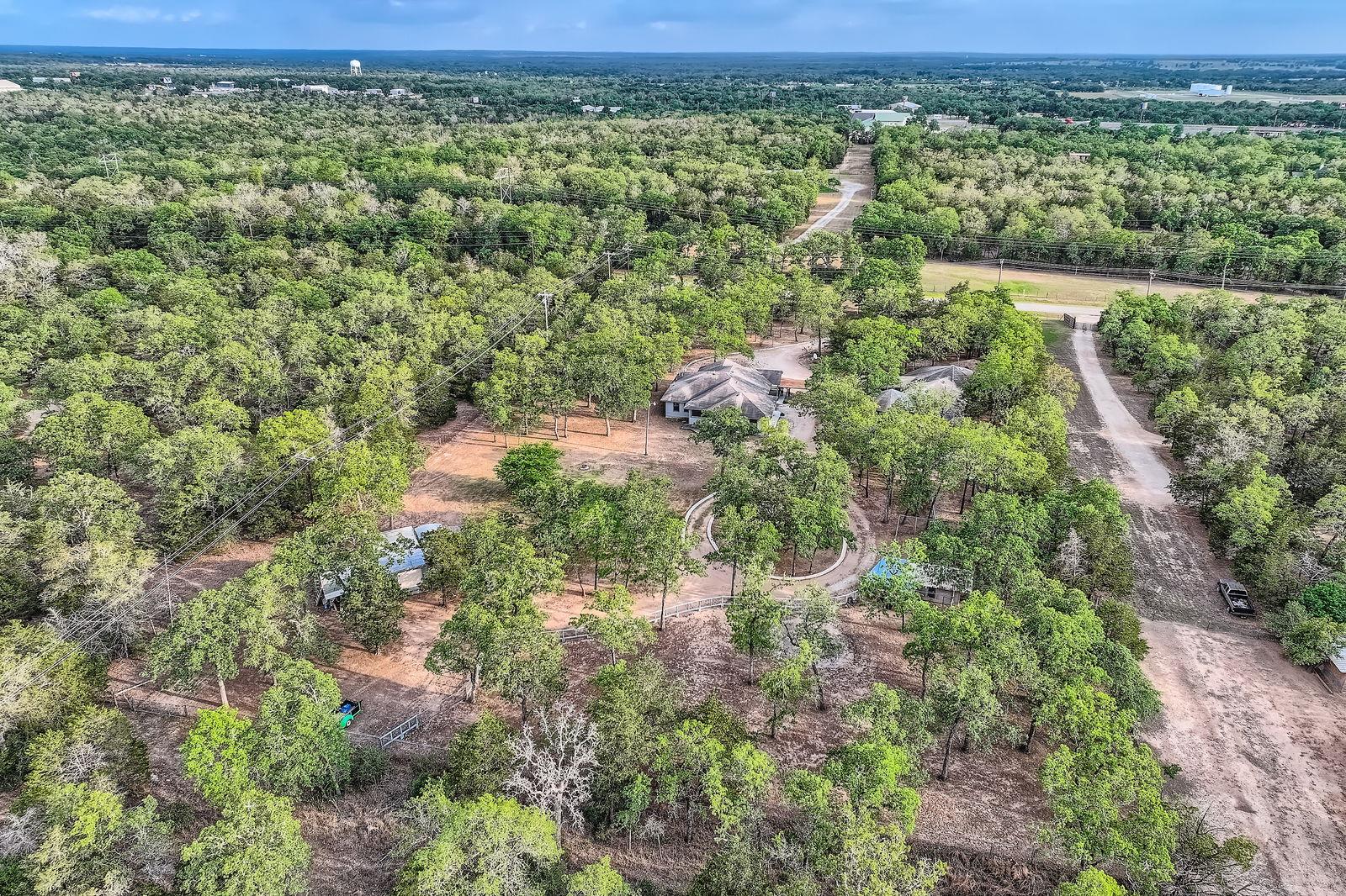 200 Woodlands Dr, Bastrop, TX 78602