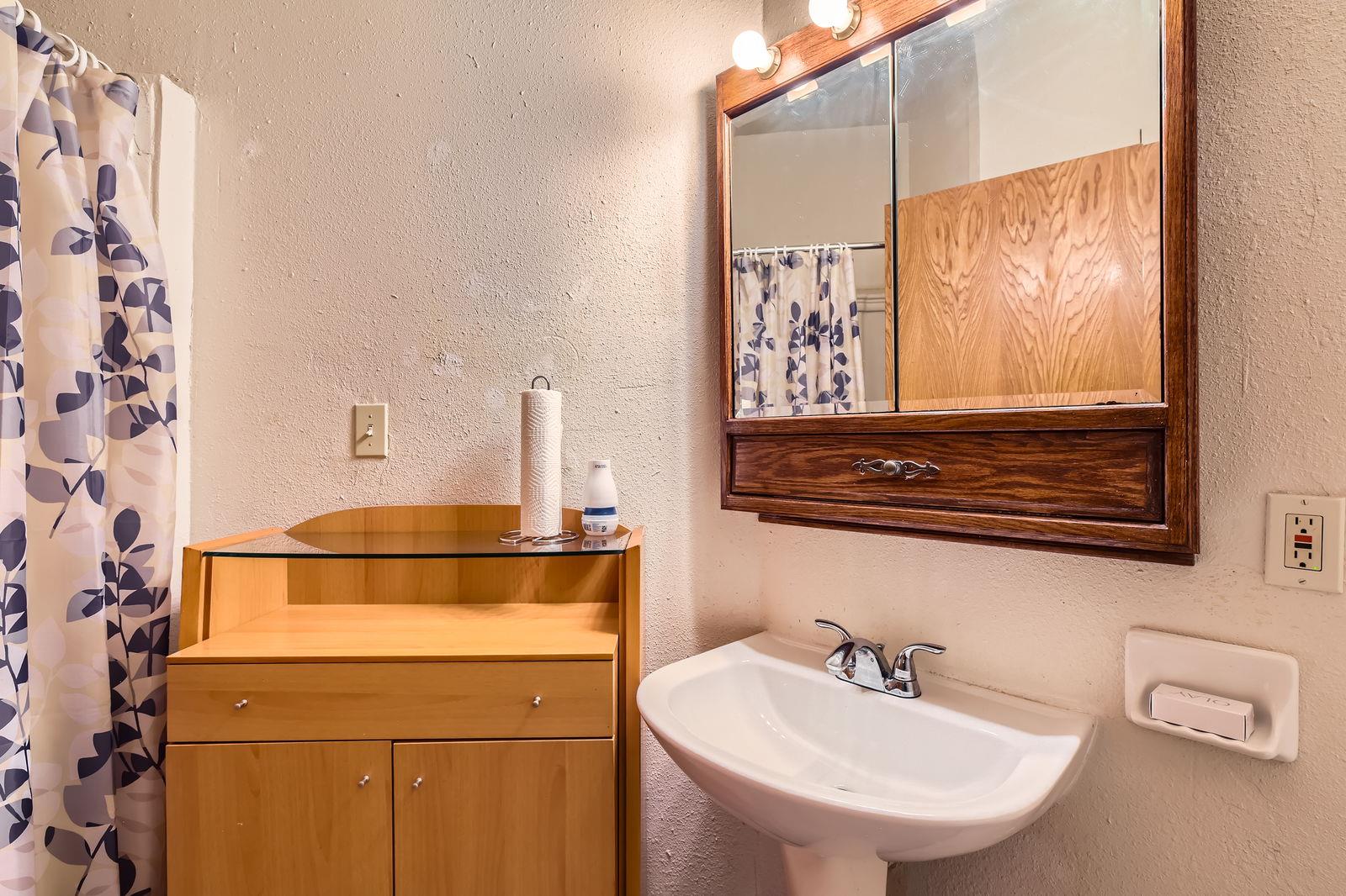 200 Woodlands Dr, Bastrop, TX 78602