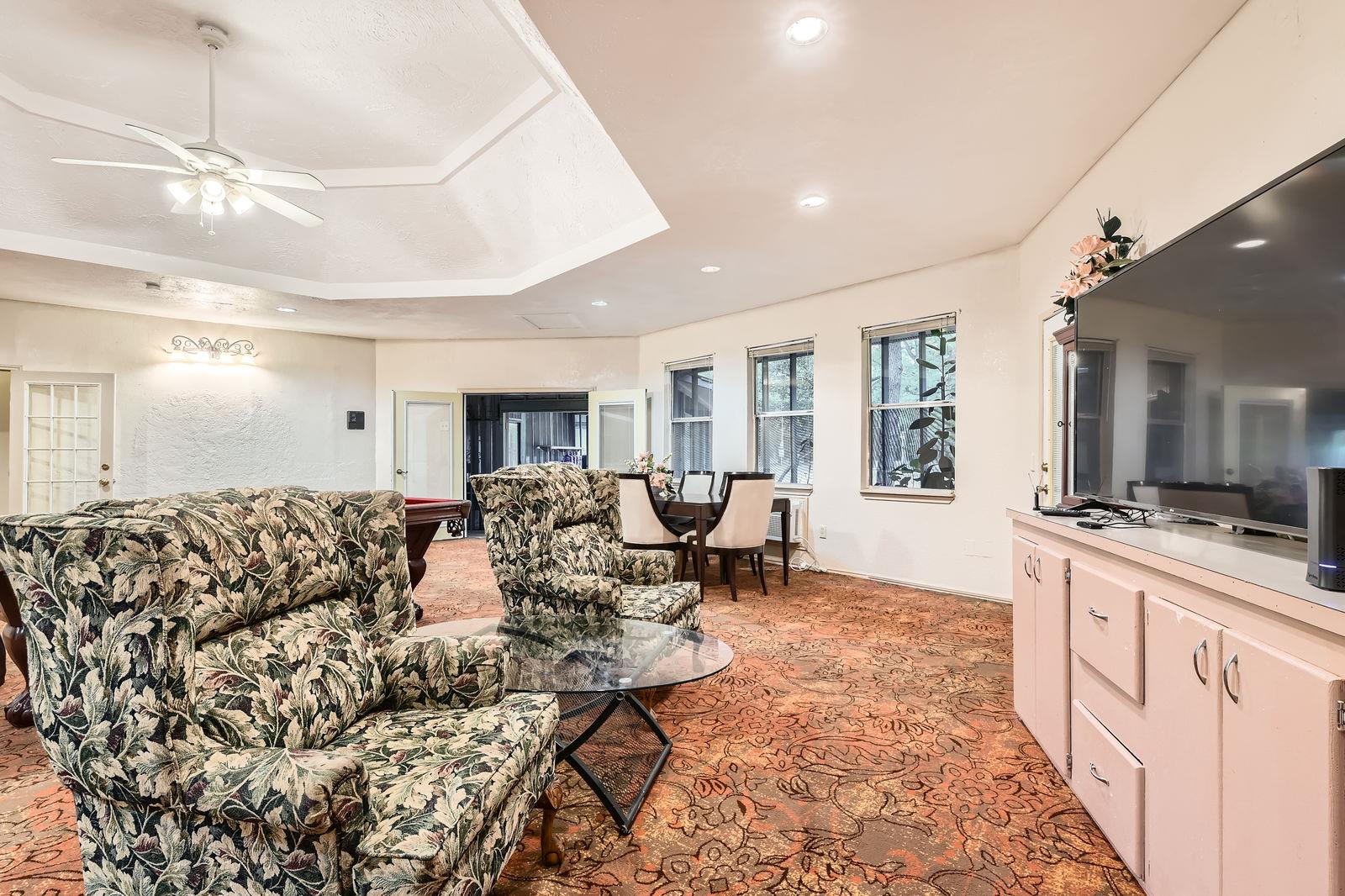 200 Woodlands Dr, Bastrop, TX 78602